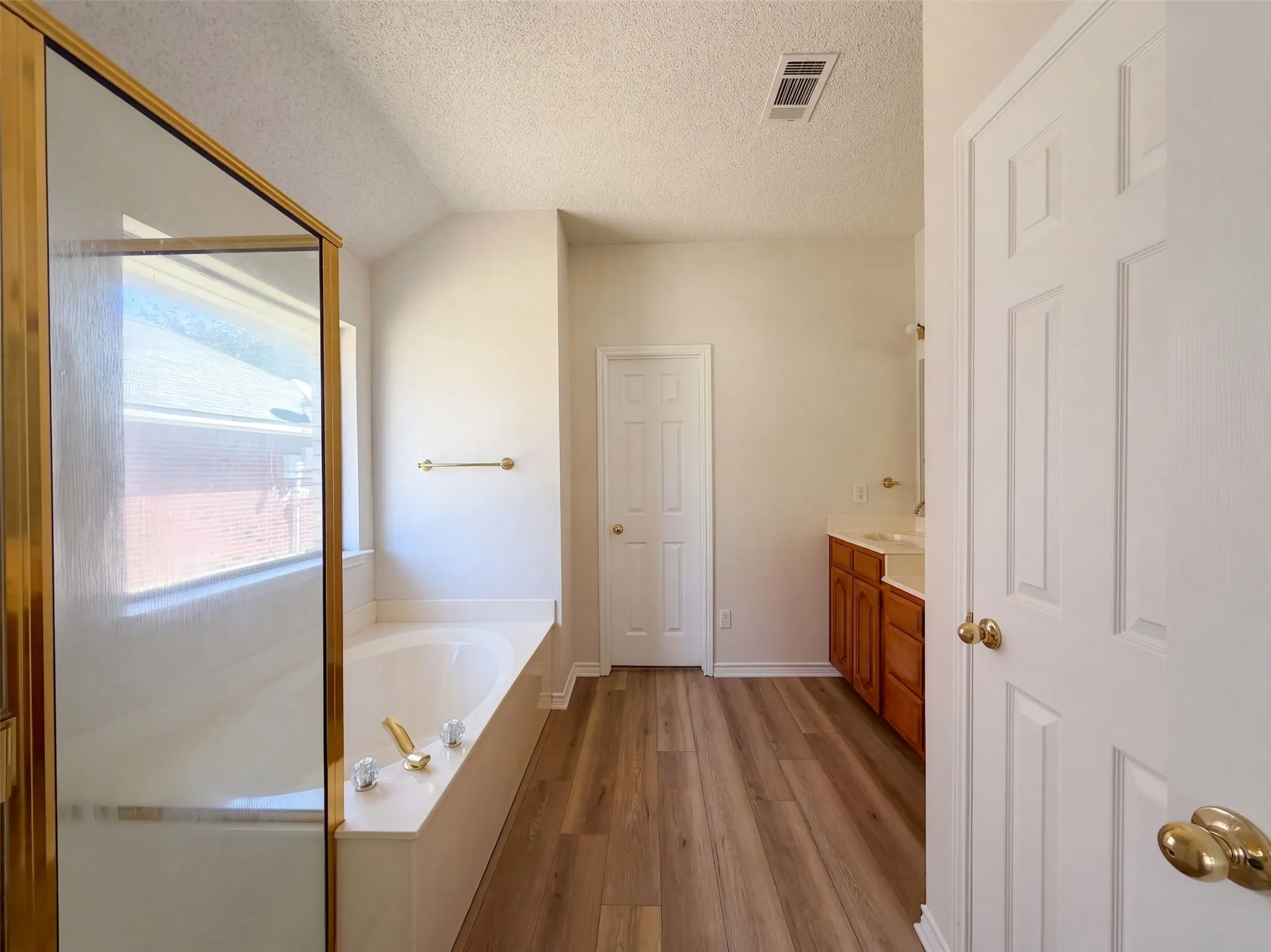 Single Family Residence For Sale in Collin County , 3203 Orchid Drive, Mc Kinney, Texas 75070, 3 Bedroom, 2 Bathroom, 2 Garage spaces, 1,585 Sqft, built in 1995, mls#21396036, Real Estate Agent in Mc Kinney, Homes For Sale in Collin county, Homes For Sale in Mc Kinney, Realtor in Mc Kinney Texas, Real Estate Brokerage Independent Realty Texas, Luminita Cordes Realtor