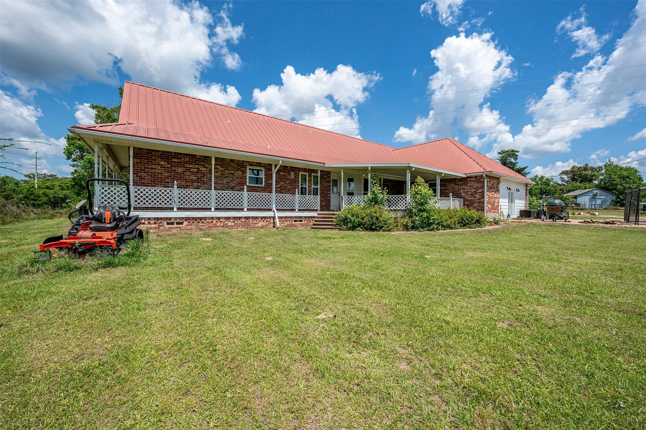 Single Family Residence For Sale in Wood County , 435 County Road 3204, Quitman, Texas 75783, 5 Bedroom, 4 Bathroom, Garage spaces, 2,807 Sqft, built in 1980, mls#21395998, Real Estate Agent in Quitman, Homes For Sale in Wood county, Homes For Sale in Quitman, Realtor in Quitman Texas, Real Estate Brokerage Independent Realty Texas, Luminita Cordes Realtor