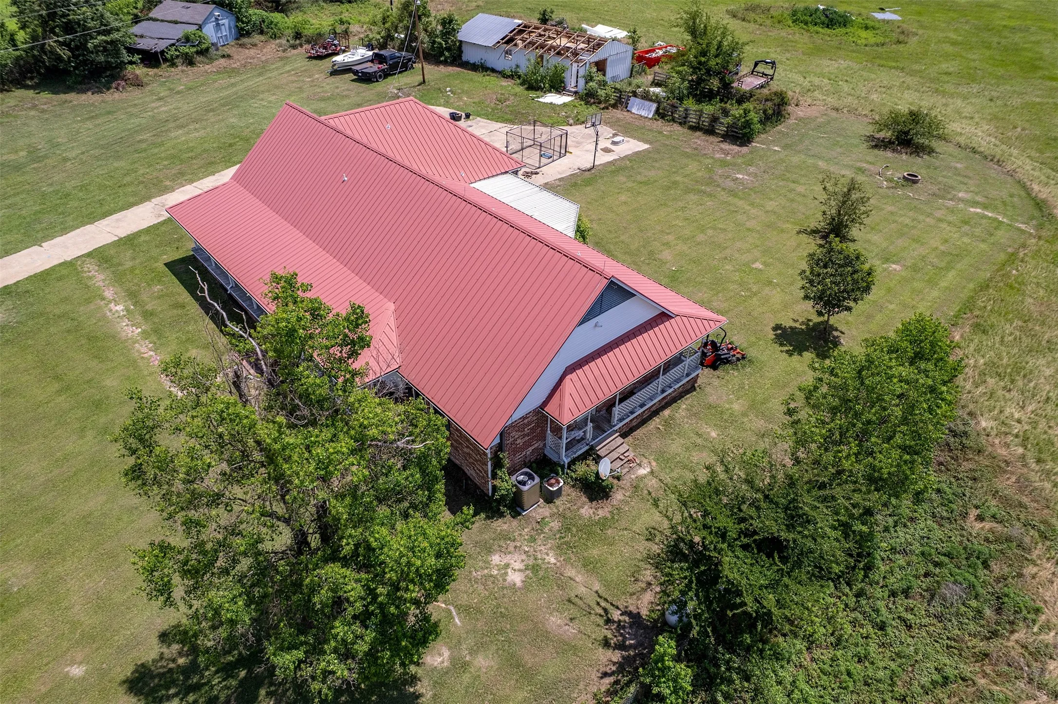 Single Family Residence For Sale in Wood County , 435 County Road 3204, Quitman, Texas 75783, 5 Bedroom, 4 Bathroom, Garage spaces, 2,807 Sqft, built in 1980, mls#21395998, Real Estate Agent in Quitman, Homes For Sale in Wood county, Homes For Sale in Quitman, Realtor in Quitman Texas, Real Estate Brokerage Independent Realty Texas, Luminita Cordes Realtor