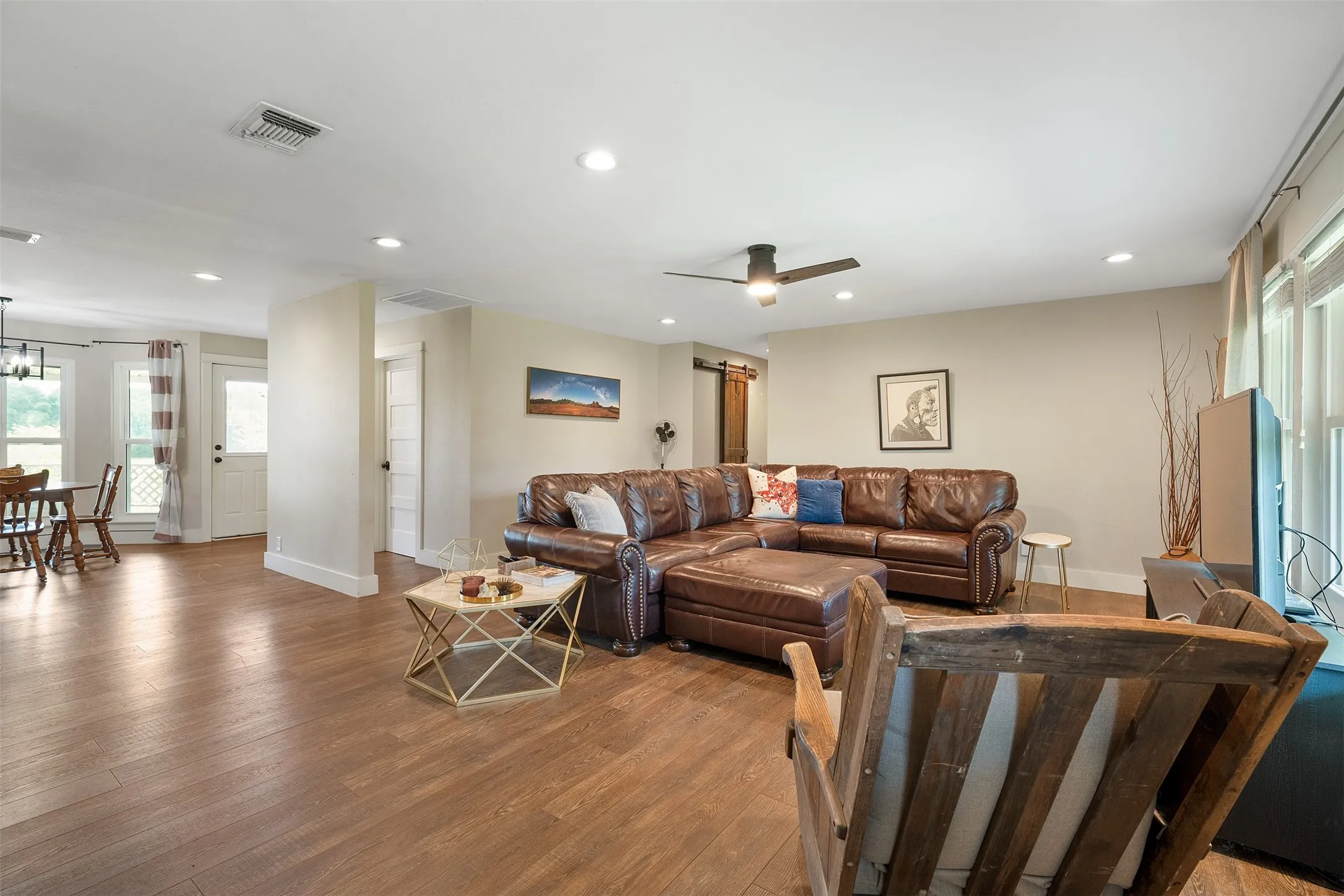 Single Family Residence For Sale in Wood County , 435 County Road 3204, Quitman, Texas 75783, 5 Bedroom, 4 Bathroom, Garage spaces, 2,807 Sqft, built in 1980, mls#21395998, Real Estate Agent in Quitman, Homes For Sale in Wood county, Homes For Sale in Quitman, Realtor in Quitman Texas, Real Estate Brokerage Independent Realty Texas, Luminita Cordes Realtor