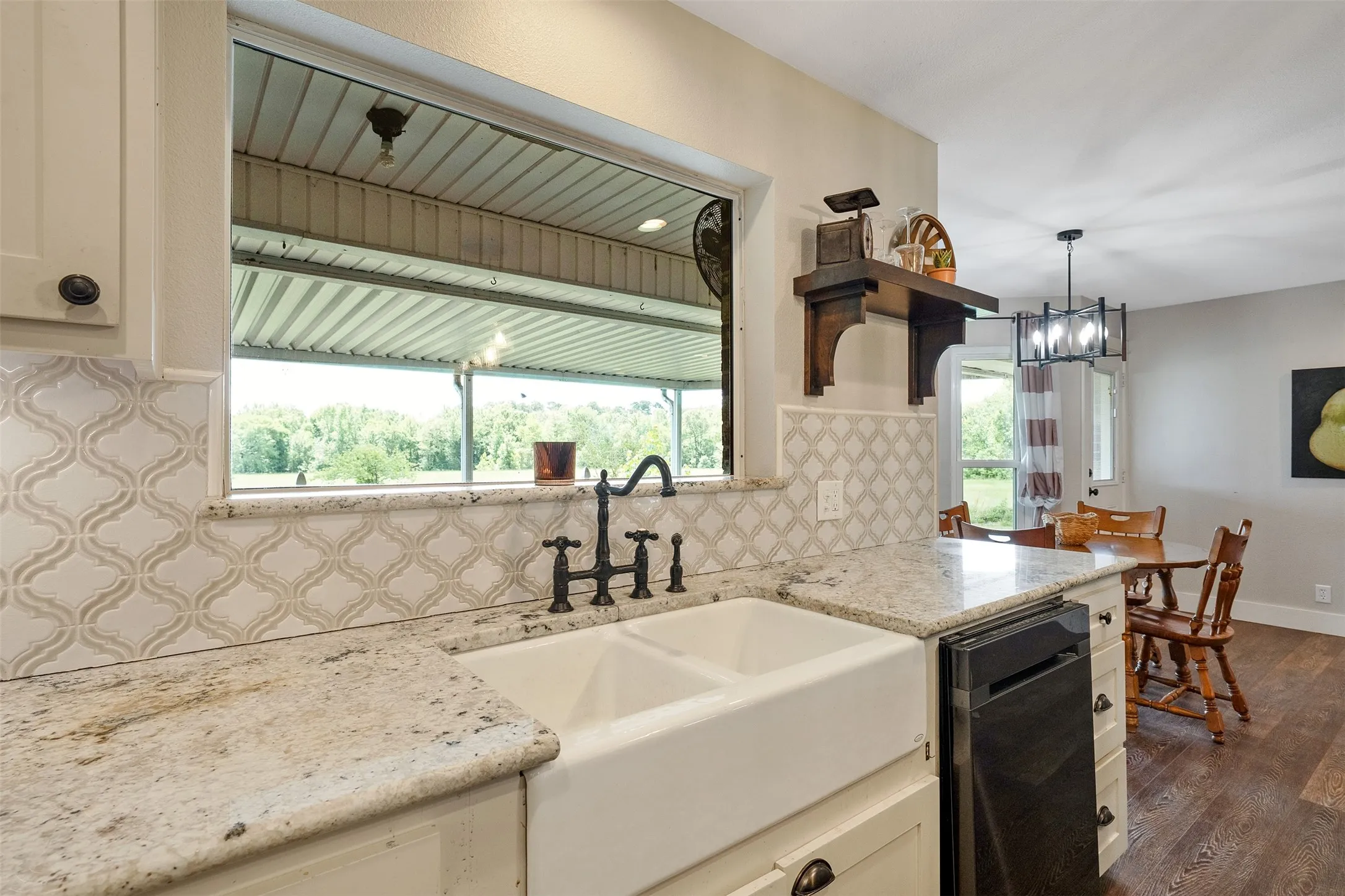 Single Family Residence For Sale in Wood County , 435 County Road 3204, Quitman, Texas 75783, 5 Bedroom, 4 Bathroom, Garage spaces, 2,807 Sqft, built in 1980, mls#21395998, Real Estate Agent in Quitman, Homes For Sale in Wood county, Homes For Sale in Quitman, Realtor in Quitman Texas, Real Estate Brokerage Independent Realty Texas, Luminita Cordes Realtor