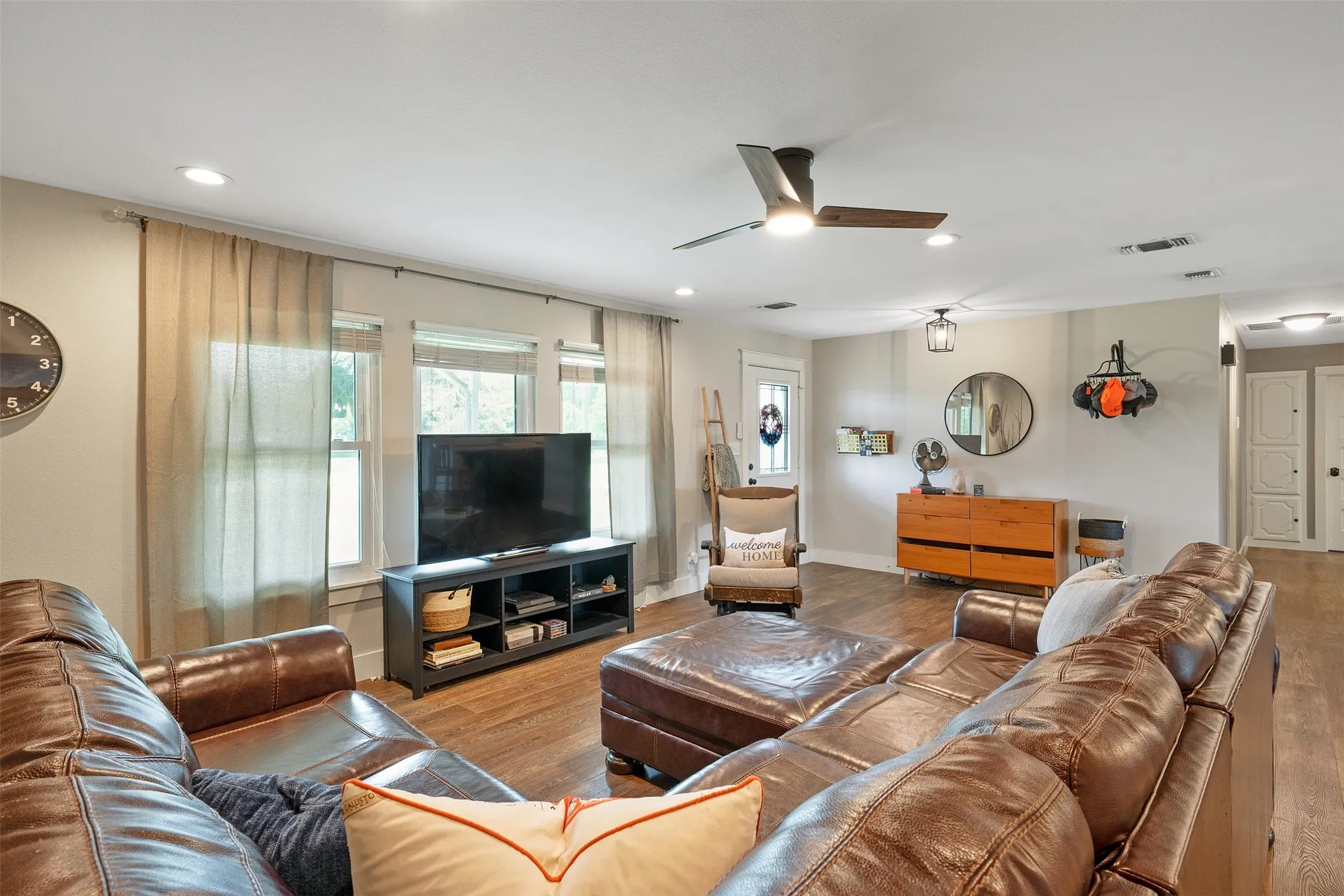 Single Family Residence For Sale in Wood County , 435 County Road 3204, Quitman, Texas 75783, 5 Bedroom, 4 Bathroom, Garage spaces, 2,807 Sqft, built in 1980, mls#21395998, Real Estate Agent in Quitman, Homes For Sale in Wood county, Homes For Sale in Quitman, Realtor in Quitman Texas, Real Estate Brokerage Independent Realty Texas, Luminita Cordes Realtor