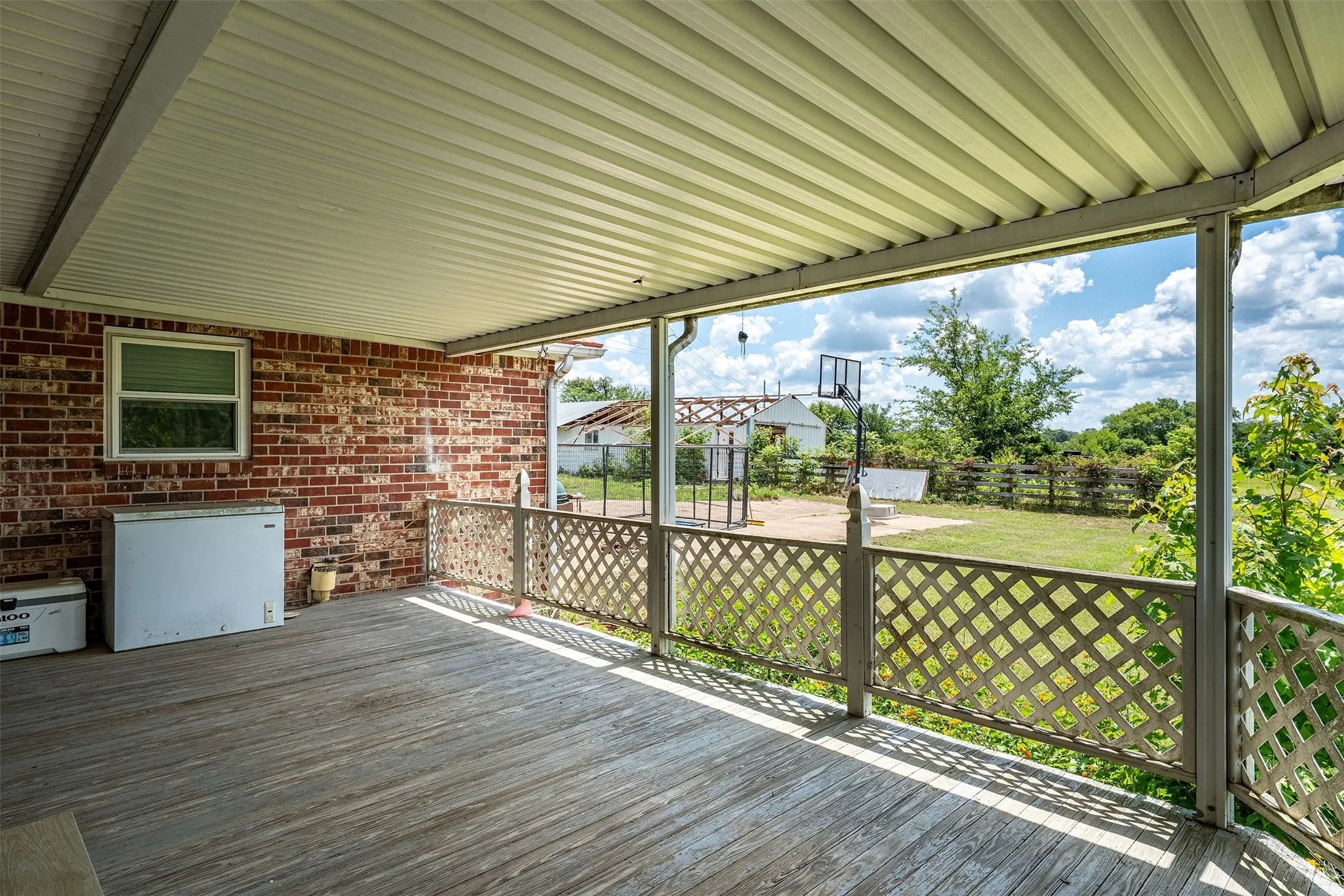 Single Family Residence For Sale in Wood County , 435 County Road 3204, Quitman, Texas 75783, 5 Bedroom, 4 Bathroom, Garage spaces, 2,807 Sqft, built in 1980, mls#21395998, Real Estate Agent in Quitman, Homes For Sale in Wood county, Homes For Sale in Quitman, Realtor in Quitman Texas, Real Estate Brokerage Independent Realty Texas, Luminita Cordes Realtor