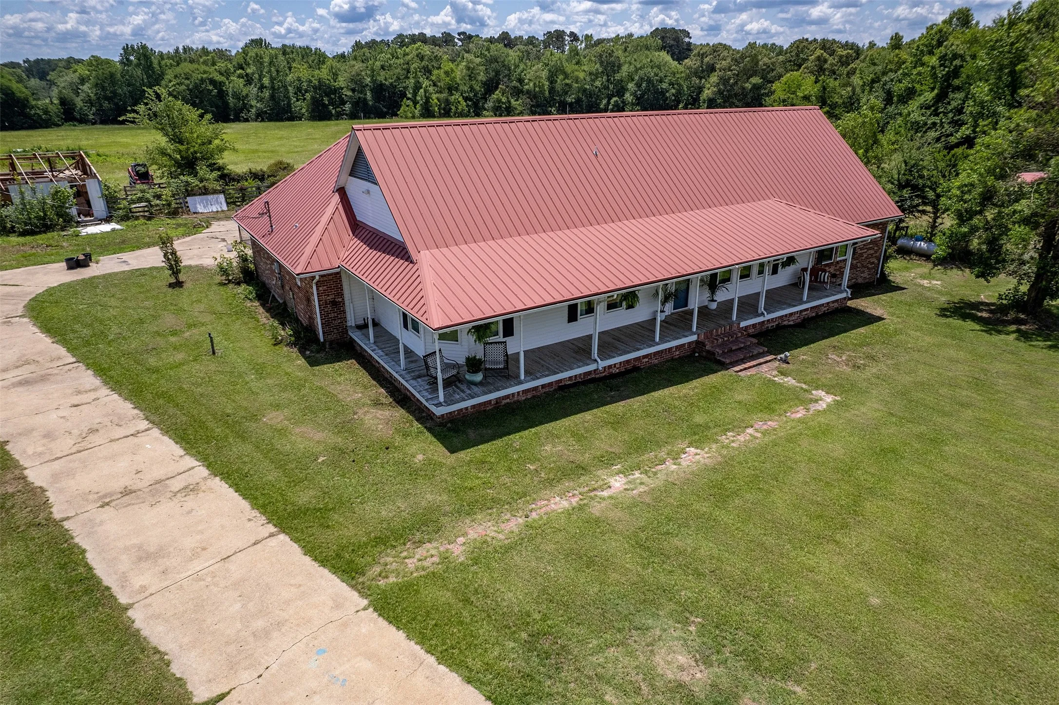 Single Family Residence For Sale in Wood County , 435 County Road 3204, Quitman, Texas 75783, 5 Bedroom, 4 Bathroom, Garage spaces, 2,807 Sqft, built in 1980, mls#21395998, Real Estate Agent in Quitman, Homes For Sale in Wood county, Homes For Sale in Quitman, Realtor in Quitman Texas, Real Estate Brokerage Independent Realty Texas, Luminita Cordes Realtor