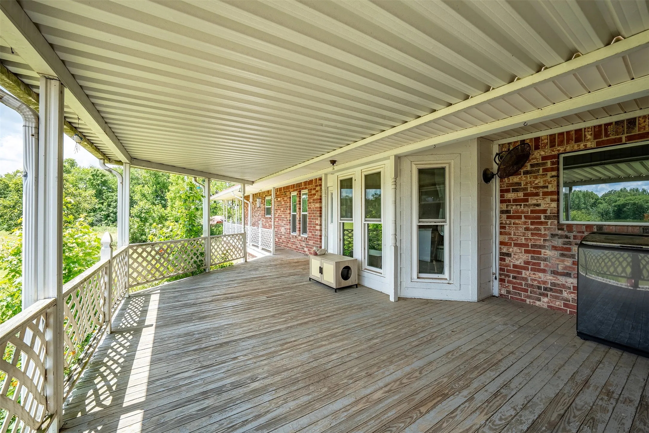 Single Family Residence For Sale in Wood County , 435 County Road 3204, Quitman, Texas 75783, 5 Bedroom, 4 Bathroom, Garage spaces, 2,807 Sqft, built in 1980, mls#21395998, Real Estate Agent in Quitman, Homes For Sale in Wood county, Homes For Sale in Quitman, Realtor in Quitman Texas, Real Estate Brokerage Independent Realty Texas, Luminita Cordes Realtor