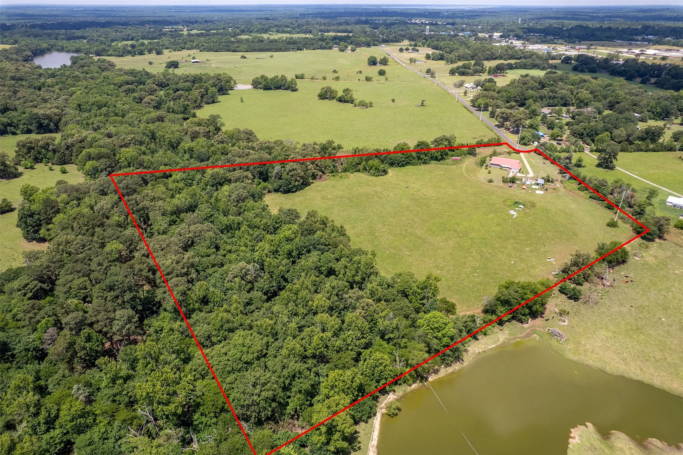Single Family Residence For Sale in Wood County , 435 County Road 3204, Quitman, Texas 75783, 5 Bedroom, 4 Bathroom, Garage spaces, 2,807 Sqft, built in 1980, mls#21395998, Real Estate Agent in Quitman, Homes For Sale in Wood county, Homes For Sale in Quitman, Realtor in Quitman Texas, Real Estate Brokerage Independent Realty Texas, Luminita Cordes Realtor