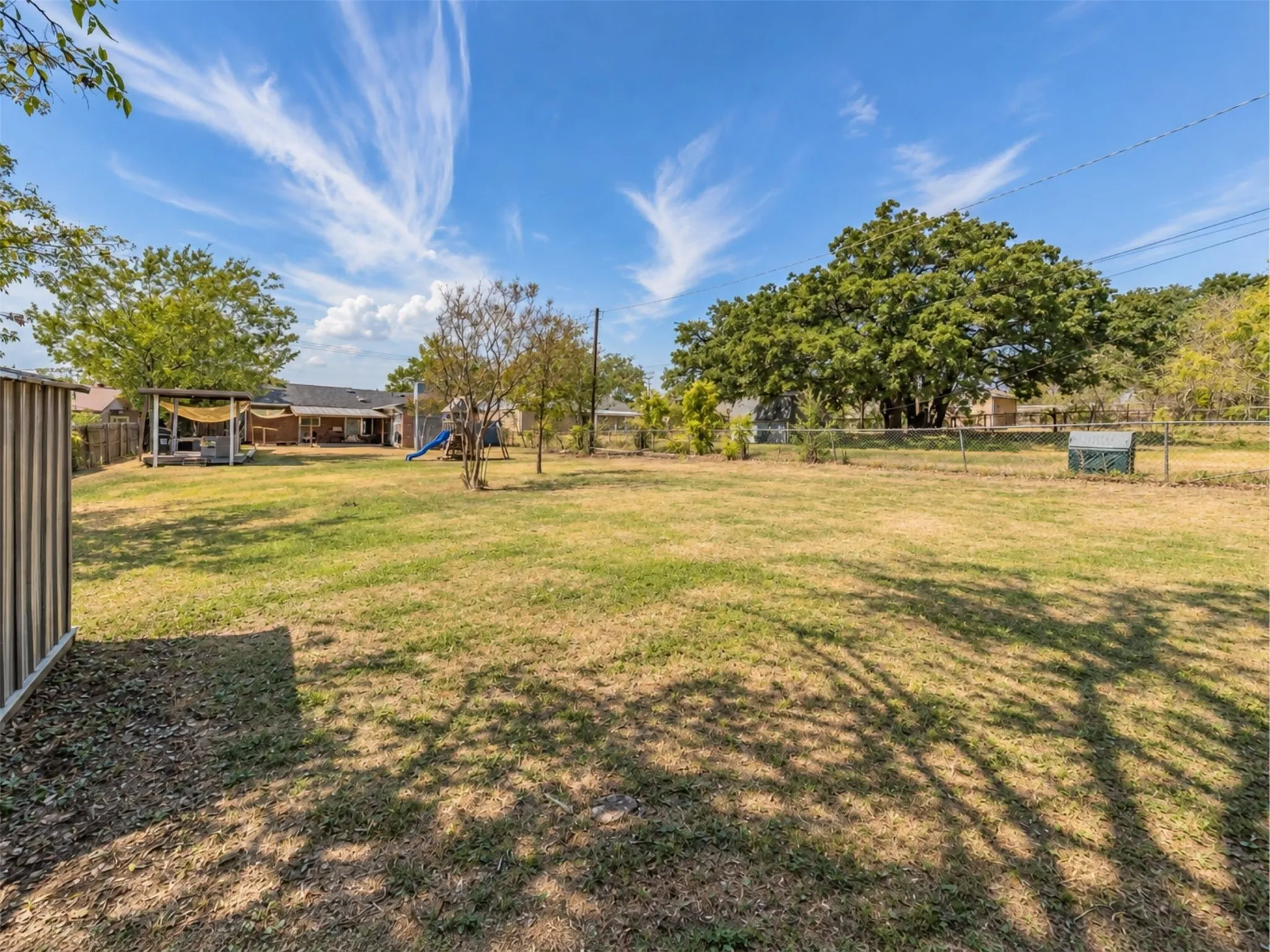 Single Family Residence For Sale in Tarrant County , 7008 Smithfield Road, North Richland Hills, Texas 76182, 3 Bedroom, 3 Bathroom, 1 Garage spaces, 1,357 Sqft, built in 1971, mls#21394722, Real Estate Agent in North Richland Hills, Homes For Sale in Tarrant county, Homes For Sale in North Richland Hills, Realtor in North Richland Hills Texas, Real Estate Brokerage Independent Realty Texas, Luminita Cordes Realtor