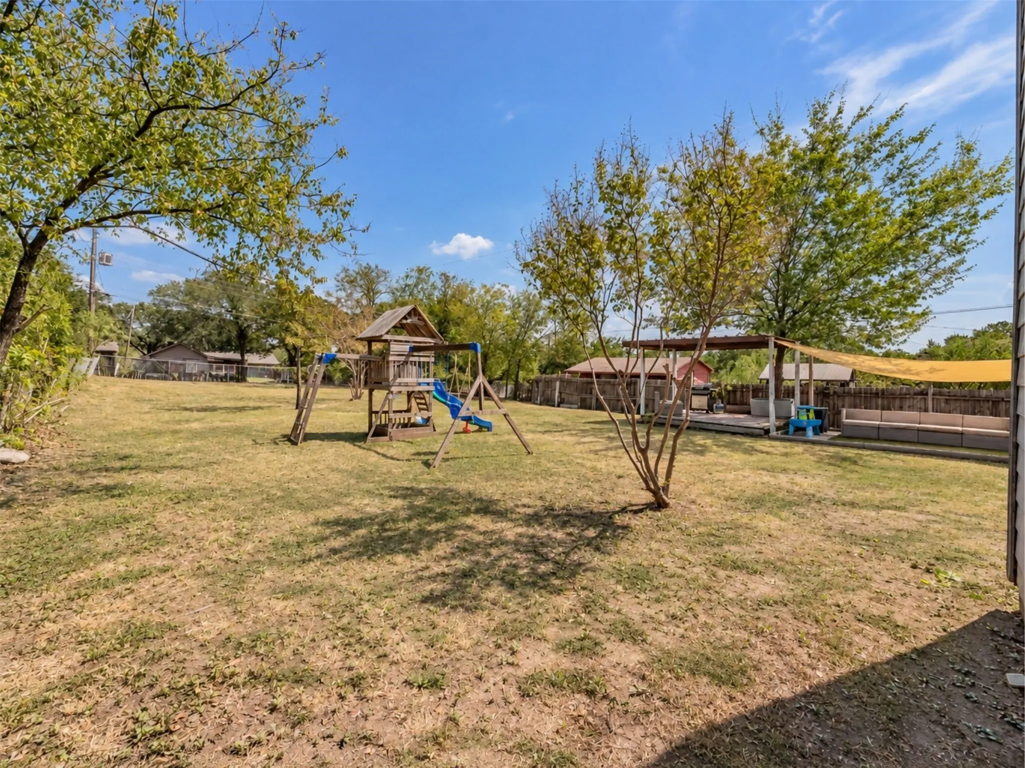 Single Family Residence For Sale in Tarrant County , 7008 Smithfield Road, North Richland Hills, Texas 76182, 3 Bedroom, 3 Bathroom, 1 Garage spaces, 1,357 Sqft, built in 1971, mls#21394722, Real Estate Agent in North Richland Hills, Homes For Sale in Tarrant county, Homes For Sale in North Richland Hills, Realtor in North Richland Hills Texas, Real Estate Brokerage Independent Realty Texas, Luminita Cordes Realtor