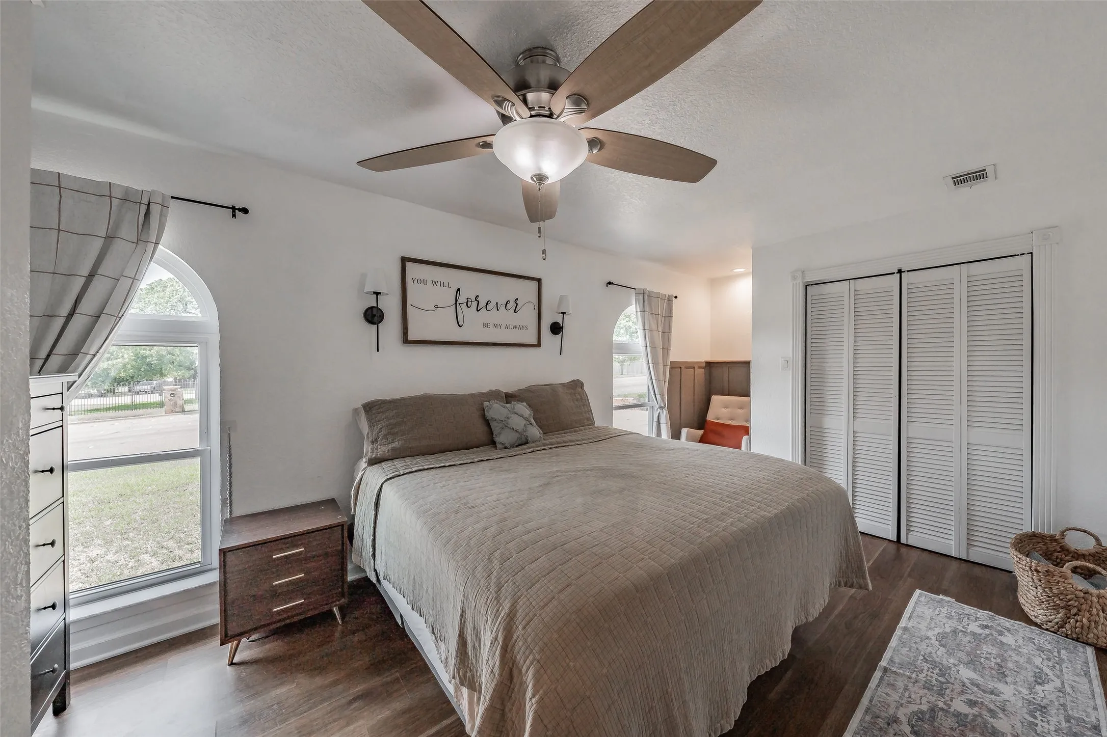 Single Family Residence For Sale in Tarrant County , 7008 Smithfield Road, North Richland Hills, Texas 76182, 3 Bedroom, 3 Bathroom, 1 Garage spaces, 1,357 Sqft, built in 1971, mls#21394722, Real Estate Agent in North Richland Hills, Homes For Sale in Tarrant county, Homes For Sale in North Richland Hills, Realtor in North Richland Hills Texas, Real Estate Brokerage Independent Realty Texas, Luminita Cordes Realtor