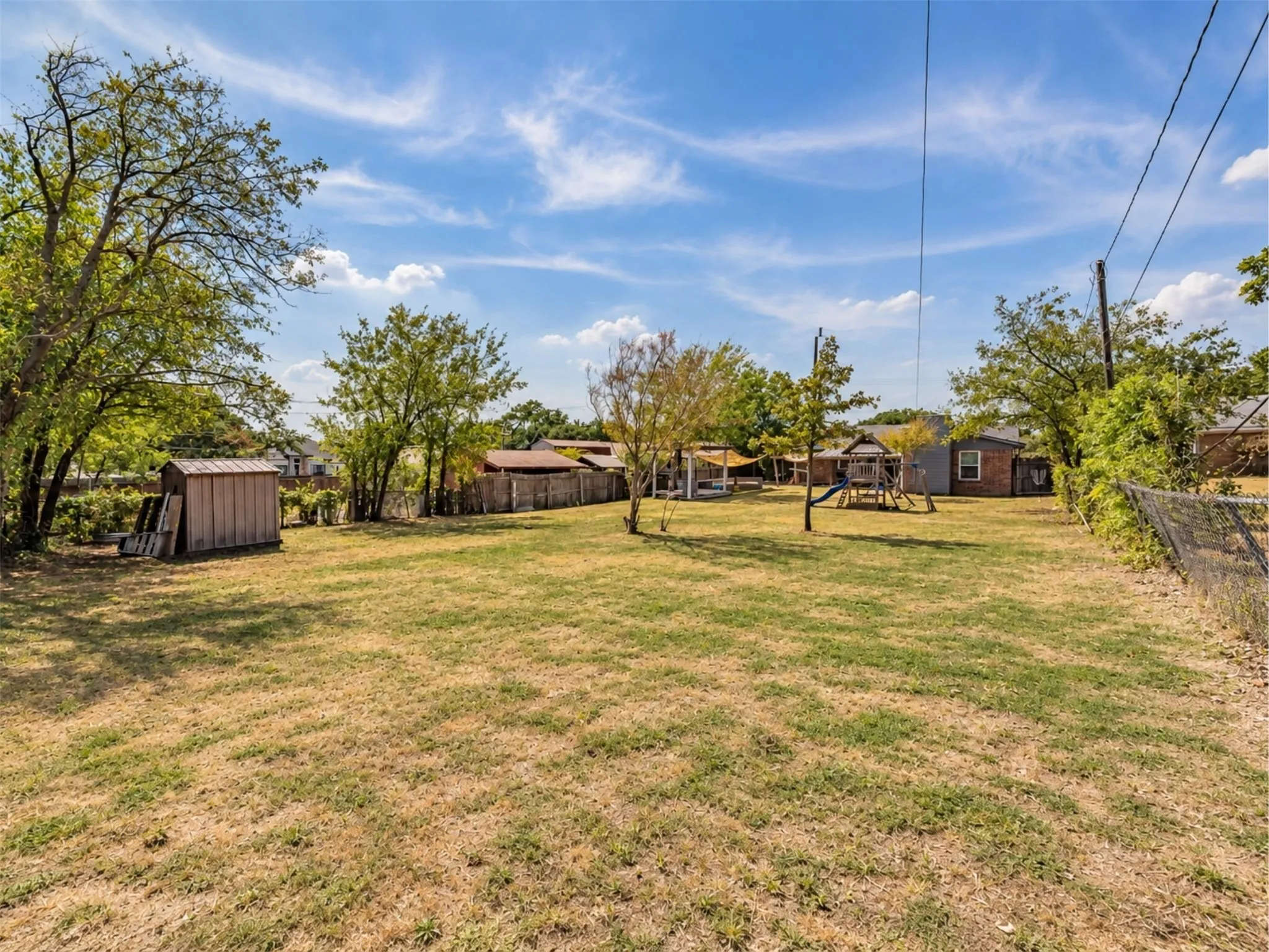 Single Family Residence For Sale in Tarrant County , 7008 Smithfield Road, North Richland Hills, Texas 76182, 3 Bedroom, 3 Bathroom, 1 Garage spaces, 1,357 Sqft, built in 1971, mls#21394722, Real Estate Agent in North Richland Hills, Homes For Sale in Tarrant county, Homes For Sale in North Richland Hills, Realtor in North Richland Hills Texas, Real Estate Brokerage Independent Realty Texas, Luminita Cordes Realtor