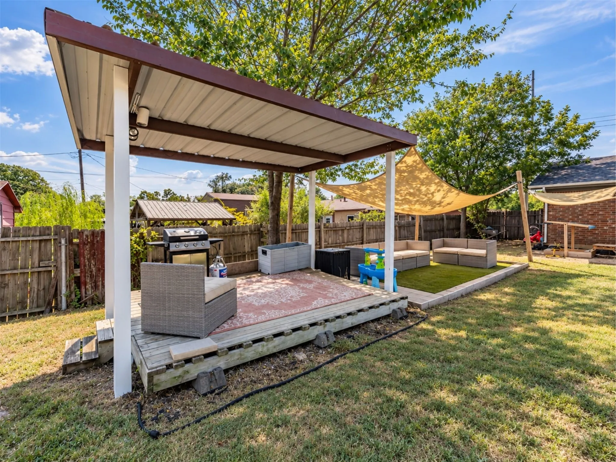 Single Family Residence For Sale in Tarrant County , 7008 Smithfield Road, North Richland Hills, Texas 76182, 3 Bedroom, 3 Bathroom, 1 Garage spaces, 1,357 Sqft, built in 1971, mls#21394722, Real Estate Agent in North Richland Hills, Homes For Sale in Tarrant county, Homes For Sale in North Richland Hills, Realtor in North Richland Hills Texas, Real Estate Brokerage Independent Realty Texas, Luminita Cordes Realtor