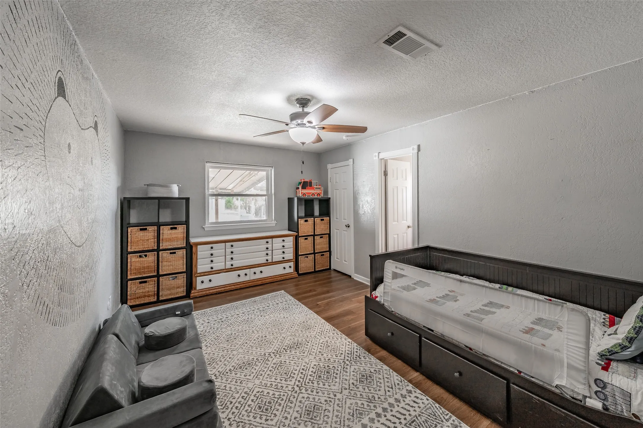 Single Family Residence For Sale in Tarrant County , 7008 Smithfield Road, North Richland Hills, Texas 76182, 3 Bedroom, 3 Bathroom, 1 Garage spaces, 1,357 Sqft, built in 1971, mls#21394722, Real Estate Agent in North Richland Hills, Homes For Sale in Tarrant county, Homes For Sale in North Richland Hills, Realtor in North Richland Hills Texas, Real Estate Brokerage Independent Realty Texas, Luminita Cordes Realtor