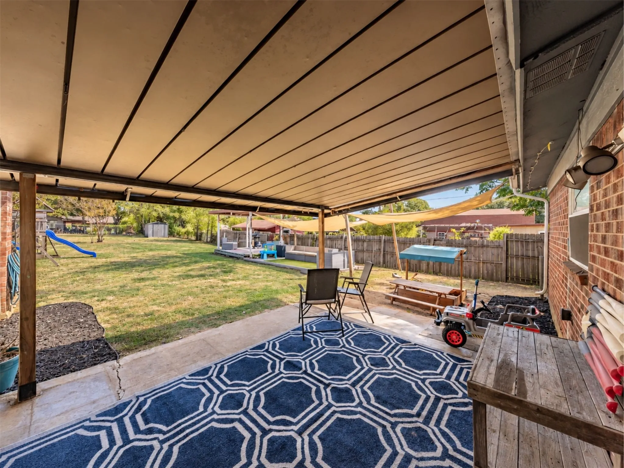 Single Family Residence For Sale in Tarrant County , 7008 Smithfield Road, North Richland Hills, Texas 76182, 3 Bedroom, 3 Bathroom, 1 Garage spaces, 1,357 Sqft, built in 1971, mls#21394722, Real Estate Agent in North Richland Hills, Homes For Sale in Tarrant county, Homes For Sale in North Richland Hills, Realtor in North Richland Hills Texas, Real Estate Brokerage Independent Realty Texas, Luminita Cordes Realtor
