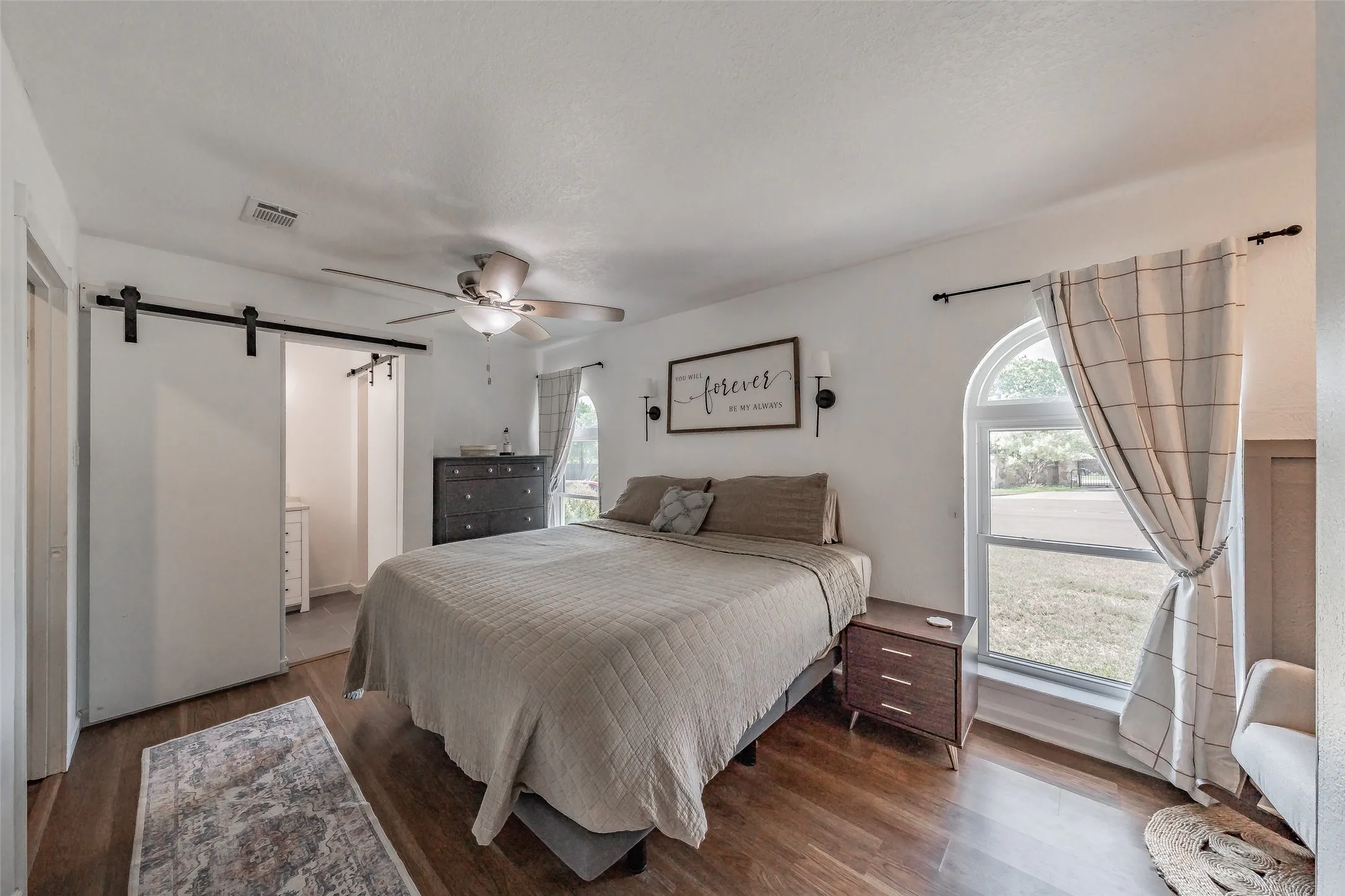 Single Family Residence For Sale in Tarrant County , 7008 Smithfield Road, North Richland Hills, Texas 76182, 3 Bedroom, 3 Bathroom, 1 Garage spaces, 1,357 Sqft, built in 1971, mls#21394722, Real Estate Agent in North Richland Hills, Homes For Sale in Tarrant county, Homes For Sale in North Richland Hills, Realtor in North Richland Hills Texas, Real Estate Brokerage Independent Realty Texas, Luminita Cordes Realtor