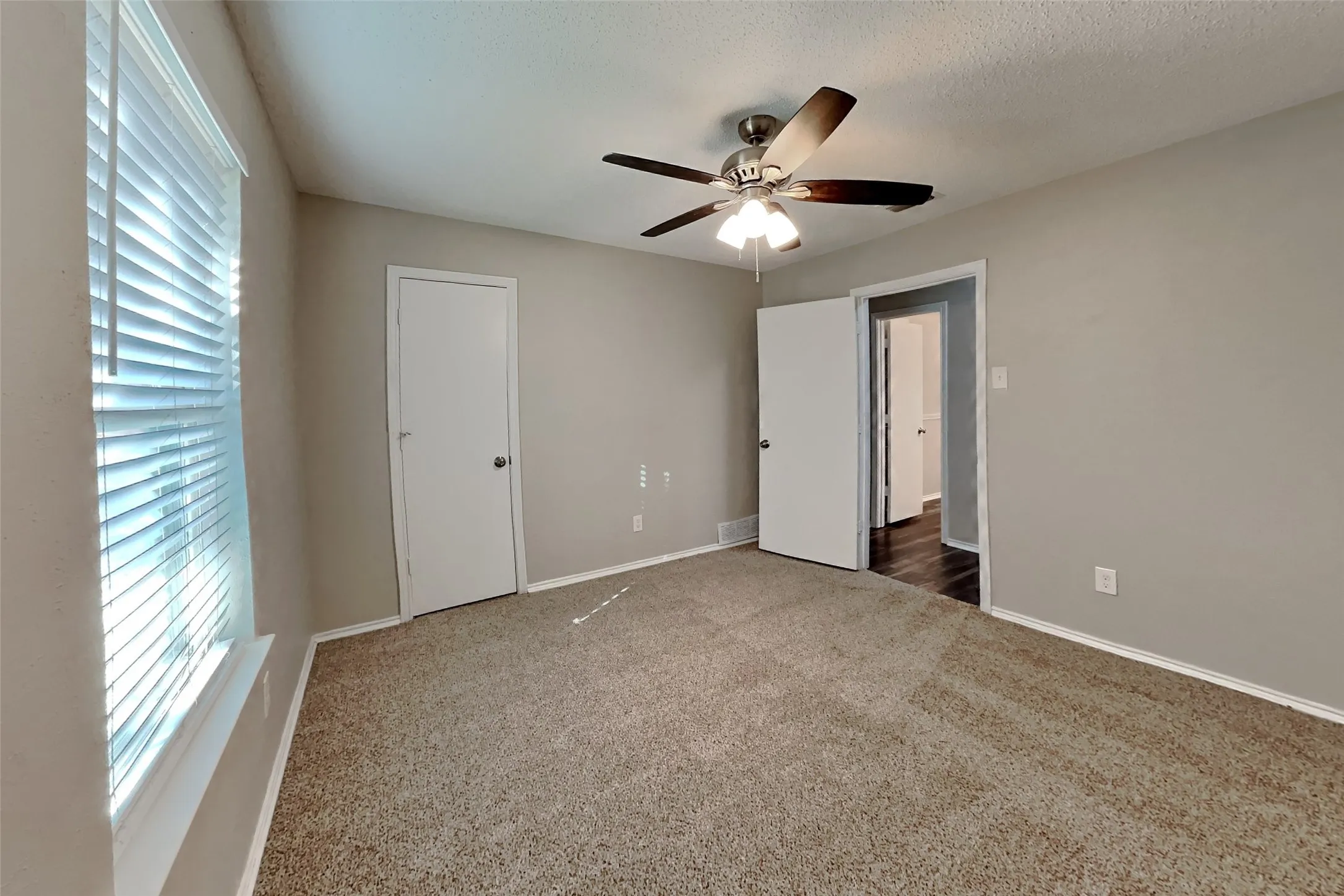 Single Family Residence For Rent in Dallas County , 725 Maple Glen Drive, Garland, Texas 75043, 3 Bedroom, 2 Bathroom, 2 Garage spaces, 1,614 Sqft, built in 1975, mls#21396041, Real Estate Agent in Garland, Homes For Rent in Dallas county, Homes For Rent in Garland, Realtor in Garland Texas, Real Estate Brokerage Independent Realty Texas, Luminita Cordes Realtor
