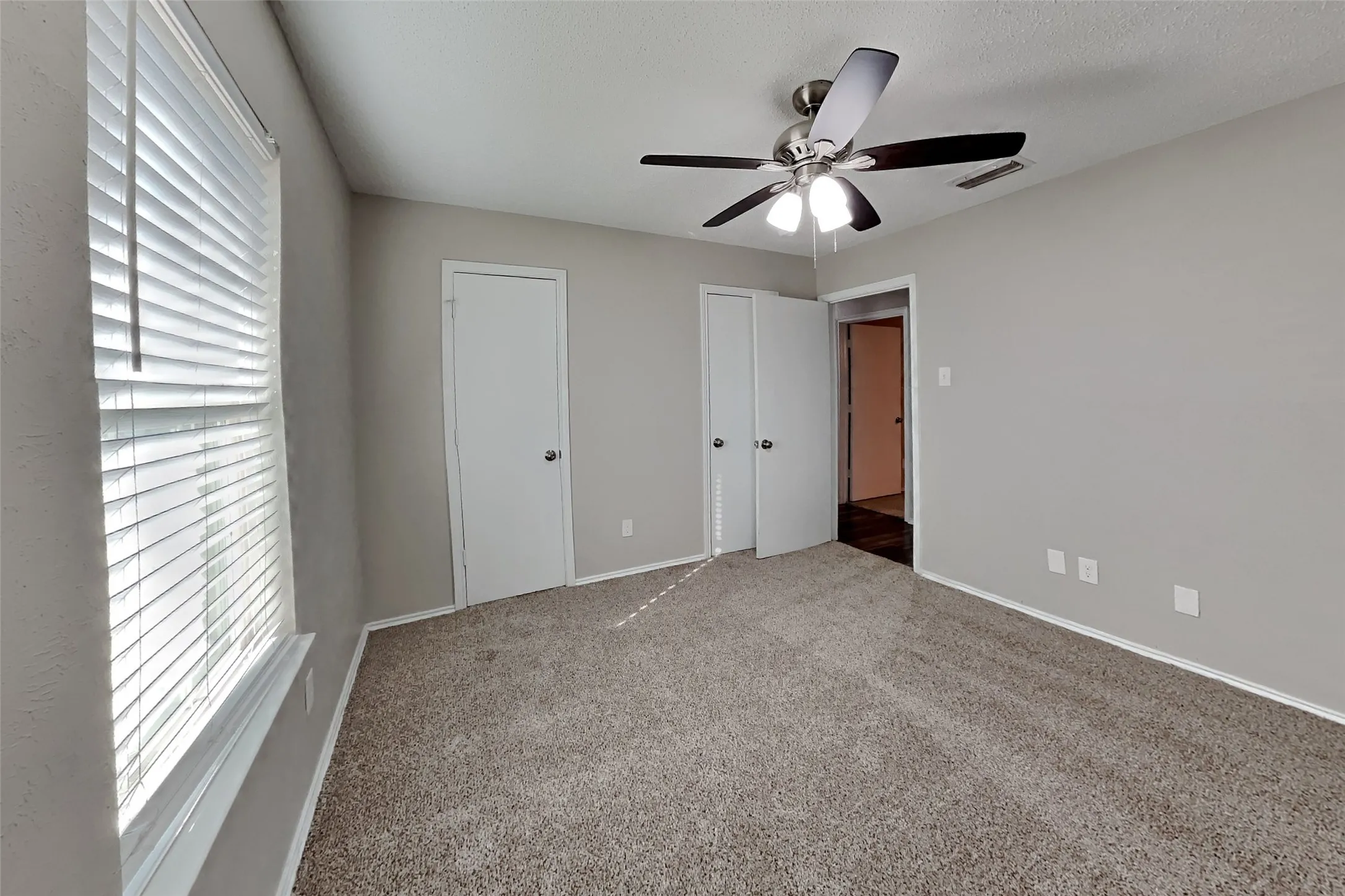 Single Family Residence For Rent in Dallas County , 725 Maple Glen Drive, Garland, Texas 75043, 3 Bedroom, 2 Bathroom, 2 Garage spaces, 1,614 Sqft, built in 1975, mls#21396041, Real Estate Agent in Garland, Homes For Rent in Dallas county, Homes For Rent in Garland, Realtor in Garland Texas, Real Estate Brokerage Independent Realty Texas, Luminita Cordes Realtor