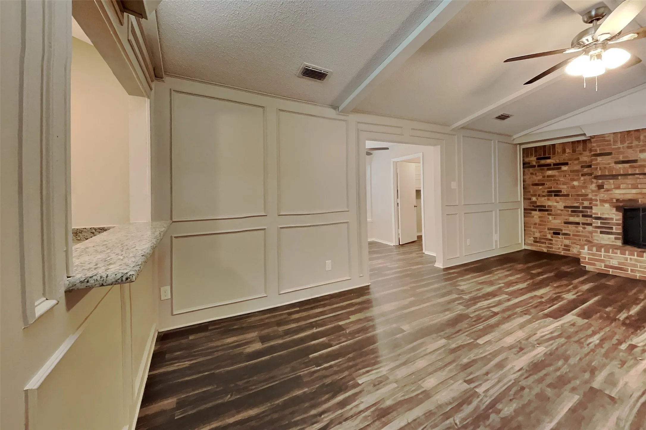 Single Family Residence For Rent in Dallas County , 725 Maple Glen Drive, Garland, Texas 75043, 3 Bedroom, 2 Bathroom, 2 Garage spaces, 1,614 Sqft, built in 1975, mls#21396041, Real Estate Agent in Garland, Homes For Rent in Dallas county, Homes For Rent in Garland, Realtor in Garland Texas, Real Estate Brokerage Independent Realty Texas, Luminita Cordes Realtor