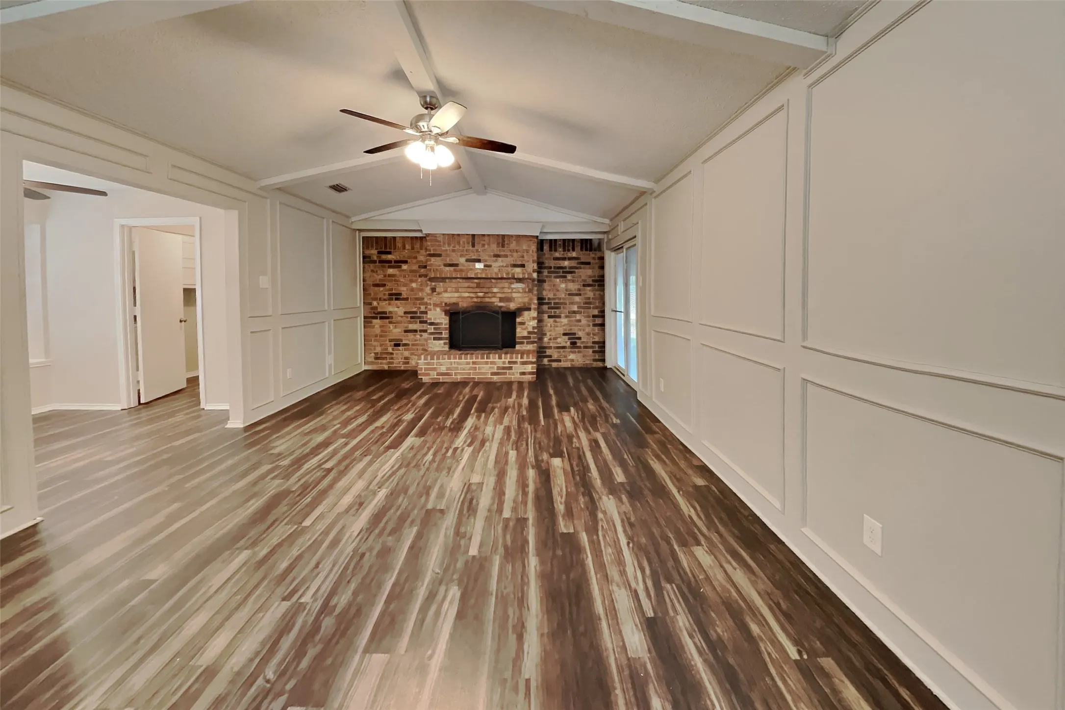 Single Family Residence For Rent in Dallas County , 725 Maple Glen Drive, Garland, Texas 75043, 3 Bedroom, 2 Bathroom, 2 Garage spaces, 1,614 Sqft, built in 1975, mls#21396041, Real Estate Agent in Garland, Homes For Rent in Dallas county, Homes For Rent in Garland, Realtor in Garland Texas, Real Estate Brokerage Independent Realty Texas, Luminita Cordes Realtor