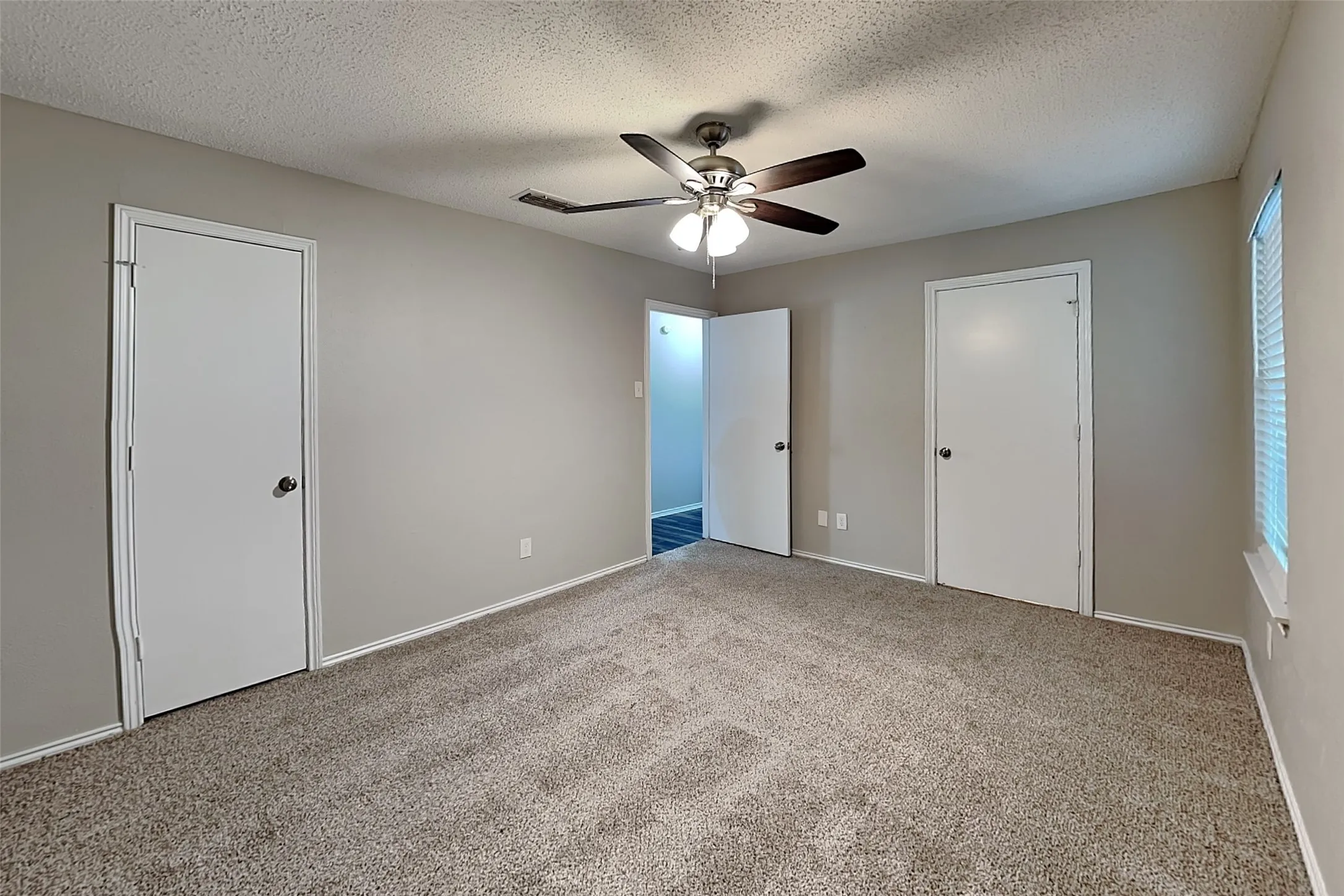 Single Family Residence For Rent in Dallas County , 725 Maple Glen Drive, Garland, Texas 75043, 3 Bedroom, 2 Bathroom, 2 Garage spaces, 1,614 Sqft, built in 1975, mls#21396041, Real Estate Agent in Garland, Homes For Rent in Dallas county, Homes For Rent in Garland, Realtor in Garland Texas, Real Estate Brokerage Independent Realty Texas, Luminita Cordes Realtor