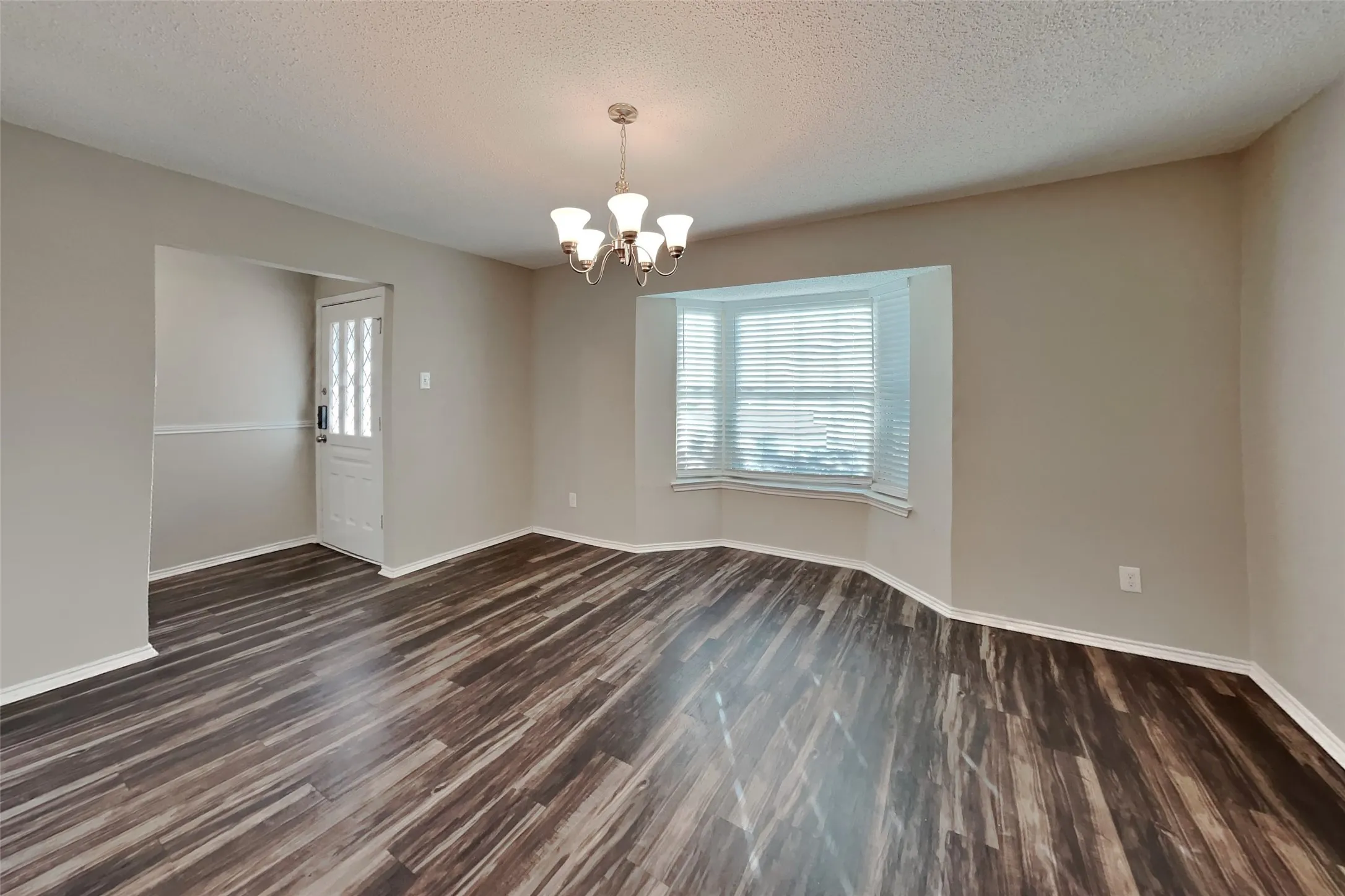 Single Family Residence For Rent in Dallas County , 725 Maple Glen Drive, Garland, Texas 75043, 3 Bedroom, 2 Bathroom, 2 Garage spaces, 1,614 Sqft, built in 1975, mls#21396041, Real Estate Agent in Garland, Homes For Rent in Dallas county, Homes For Rent in Garland, Realtor in Garland Texas, Real Estate Brokerage Independent Realty Texas, Luminita Cordes Realtor