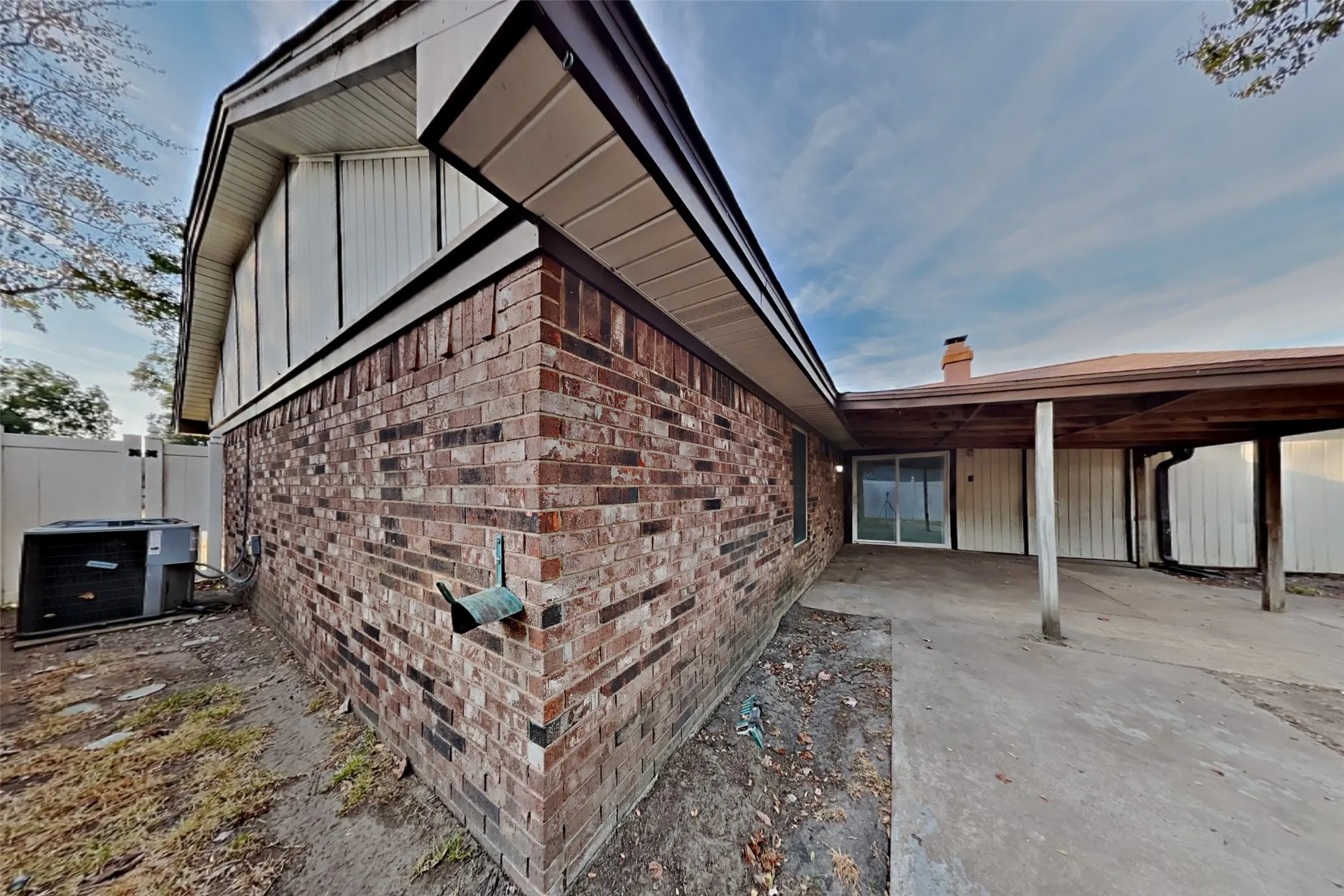 Single Family Residence For Rent in Dallas County , 725 Maple Glen Drive, Garland, Texas 75043, 3 Bedroom, 2 Bathroom, 2 Garage spaces, 1,614 Sqft, built in 1975, mls#21396041, Real Estate Agent in Garland, Homes For Rent in Dallas county, Homes For Rent in Garland, Realtor in Garland Texas, Real Estate Brokerage Independent Realty Texas, Luminita Cordes Realtor