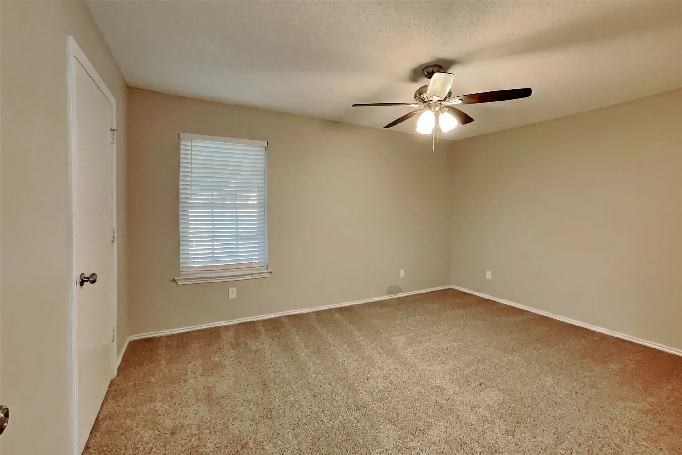 Single Family Residence For Rent in Dallas County , 725 Maple Glen Drive, Garland, Texas 75043, 3 Bedroom, 2 Bathroom, 2 Garage spaces, 1,614 Sqft, built in 1975, mls#21396041, Real Estate Agent in Garland, Homes For Rent in Dallas county, Homes For Rent in Garland, Realtor in Garland Texas, Real Estate Brokerage Independent Realty Texas, Luminita Cordes Realtor