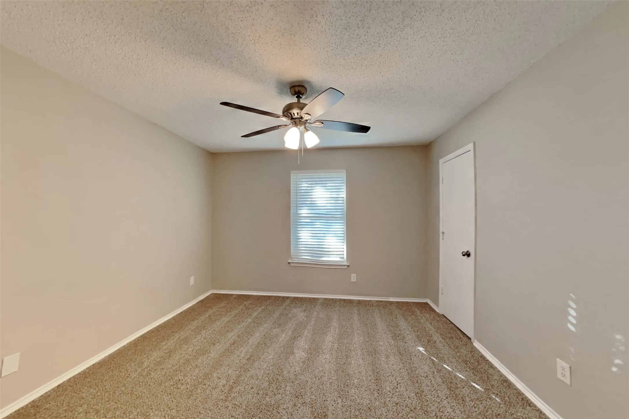 Single Family Residence For Rent in Dallas County , 725 Maple Glen Drive, Garland, Texas 75043, 3 Bedroom, 2 Bathroom, 2 Garage spaces, 1,614 Sqft, built in 1975, mls#21396041, Real Estate Agent in Garland, Homes For Rent in Dallas county, Homes For Rent in Garland, Realtor in Garland Texas, Real Estate Brokerage Independent Realty Texas, Luminita Cordes Realtor