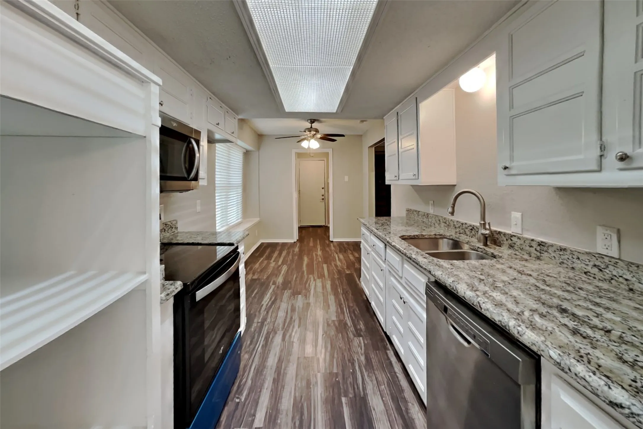 Single Family Residence For Rent in Dallas County , 725 Maple Glen Drive, Garland, Texas 75043, 3 Bedroom, 2 Bathroom, 2 Garage spaces, 1,614 Sqft, built in 1975, mls#21396041, Real Estate Agent in Garland, Homes For Rent in Dallas county, Homes For Rent in Garland, Realtor in Garland Texas, Real Estate Brokerage Independent Realty Texas, Luminita Cordes Realtor