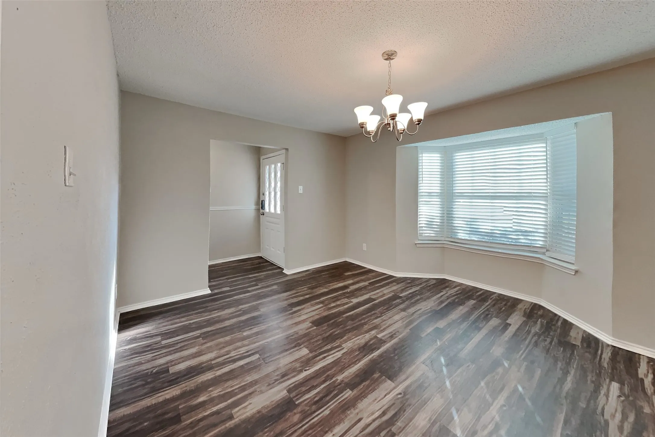 Single Family Residence For Rent in Dallas County , 725 Maple Glen Drive, Garland, Texas 75043, 3 Bedroom, 2 Bathroom, 2 Garage spaces, 1,614 Sqft, built in 1975, mls#21396041, Real Estate Agent in Garland, Homes For Rent in Dallas county, Homes For Rent in Garland, Realtor in Garland Texas, Real Estate Brokerage Independent Realty Texas, Luminita Cordes Realtor