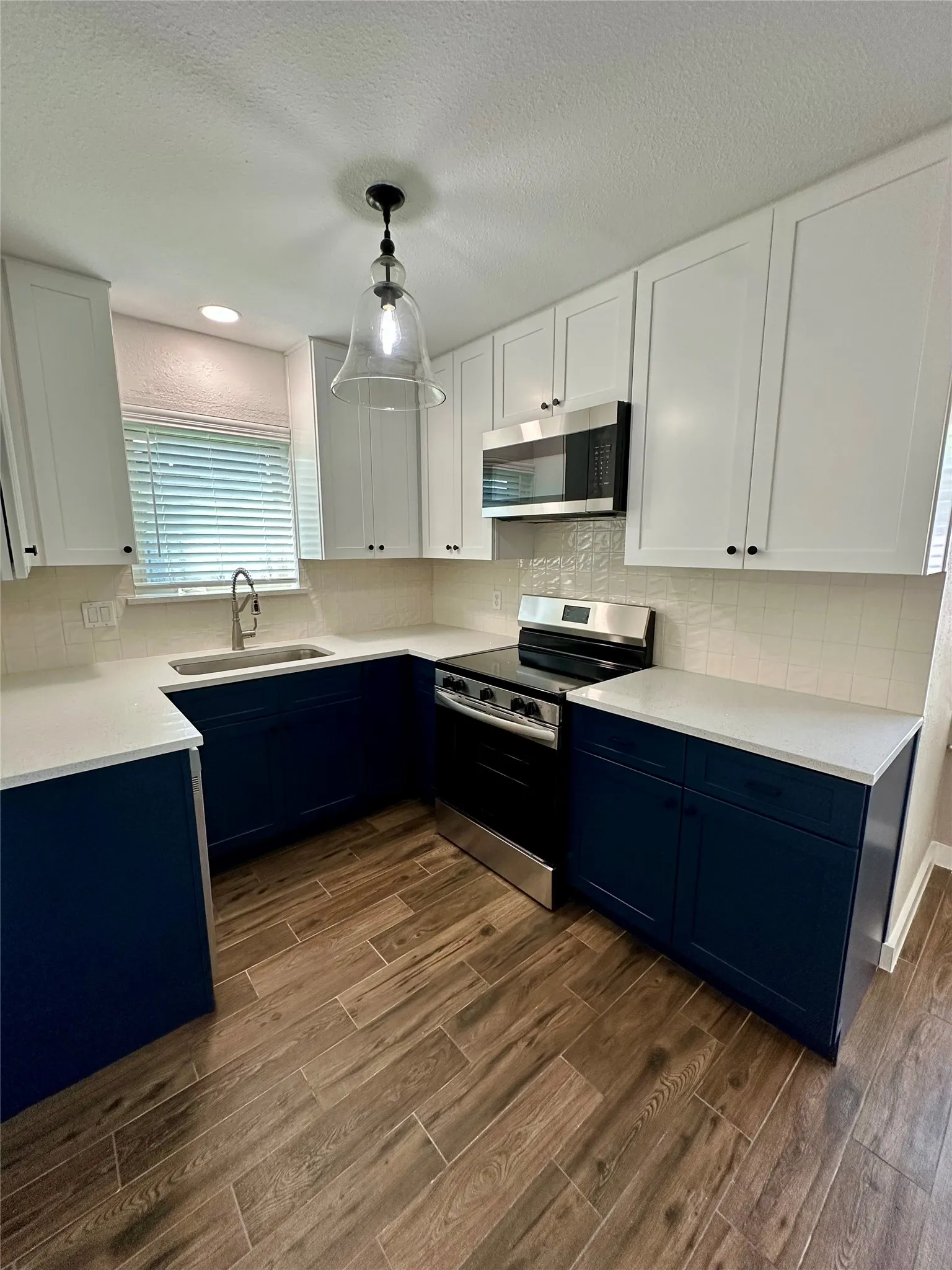 Single Family Residence For Rent in Tarrant County , 120 Lakeway Drive, Benbrook, Texas 76126, 3 Bedroom, 2 Bathroom, 2 Garage spaces, 1,561 Sqft, built in 1970, mls#21396056, Real Estate Agent in Benbrook, Homes For Rent in Tarrant county, Homes For Rent in Benbrook, Realtor in Benbrook Texas, Real Estate Brokerage Independent Realty Texas, Luminita Cordes Realtor