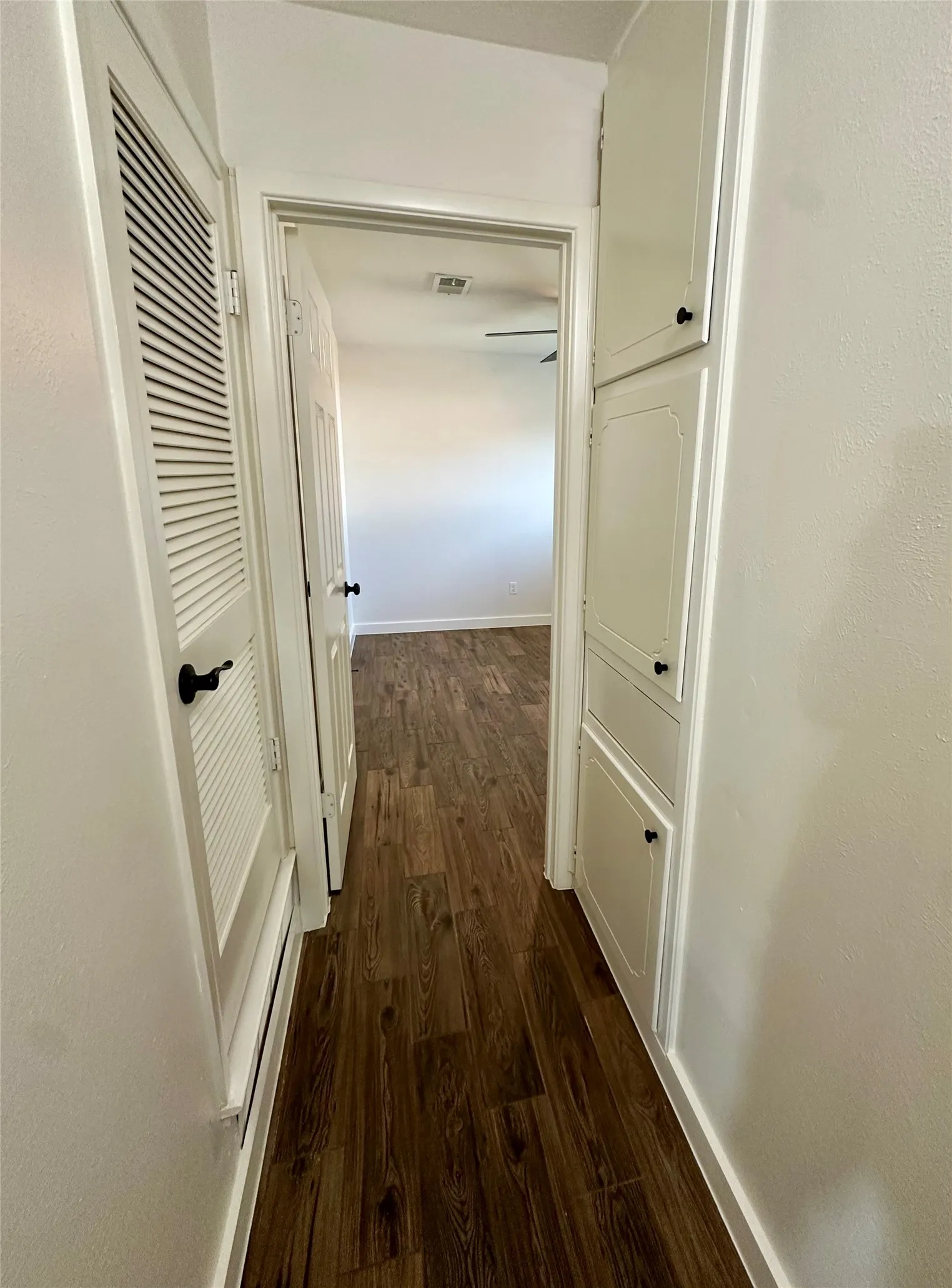 Single Family Residence For Rent in Tarrant County , 120 Lakeway Drive, Benbrook, Texas 76126, 3 Bedroom, 2 Bathroom, 2 Garage spaces, 1,561 Sqft, built in 1970, mls#21396056, Real Estate Agent in Benbrook, Homes For Rent in Tarrant county, Homes For Rent in Benbrook, Realtor in Benbrook Texas, Real Estate Brokerage Independent Realty Texas, Luminita Cordes Realtor