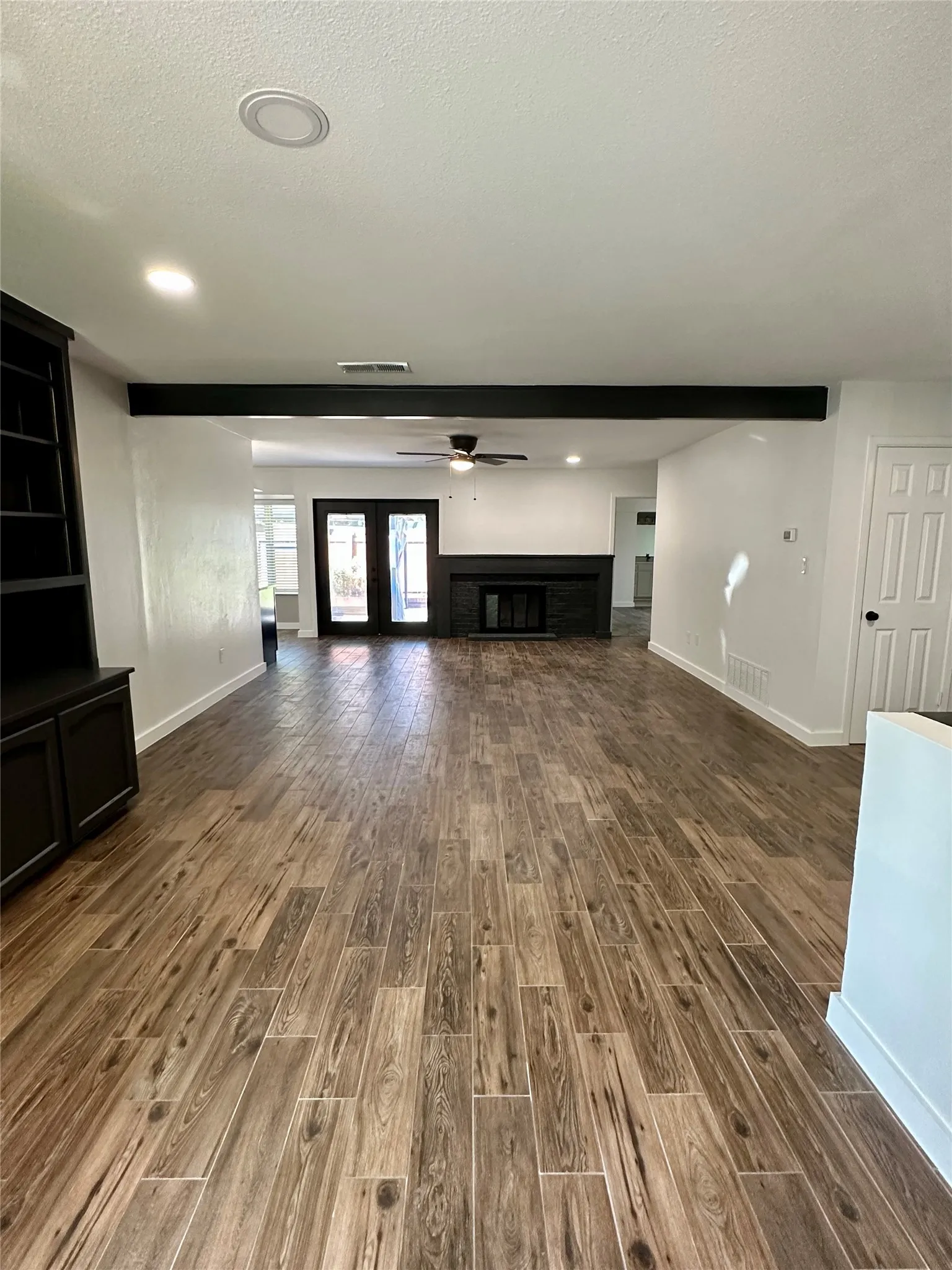 Single Family Residence For Rent in Tarrant County , 120 Lakeway Drive, Benbrook, Texas 76126, 3 Bedroom, 2 Bathroom, 2 Garage spaces, 1,561 Sqft, built in 1970, mls#21396056, Real Estate Agent in Benbrook, Homes For Rent in Tarrant county, Homes For Rent in Benbrook, Realtor in Benbrook Texas, Real Estate Brokerage Independent Realty Texas, Luminita Cordes Realtor