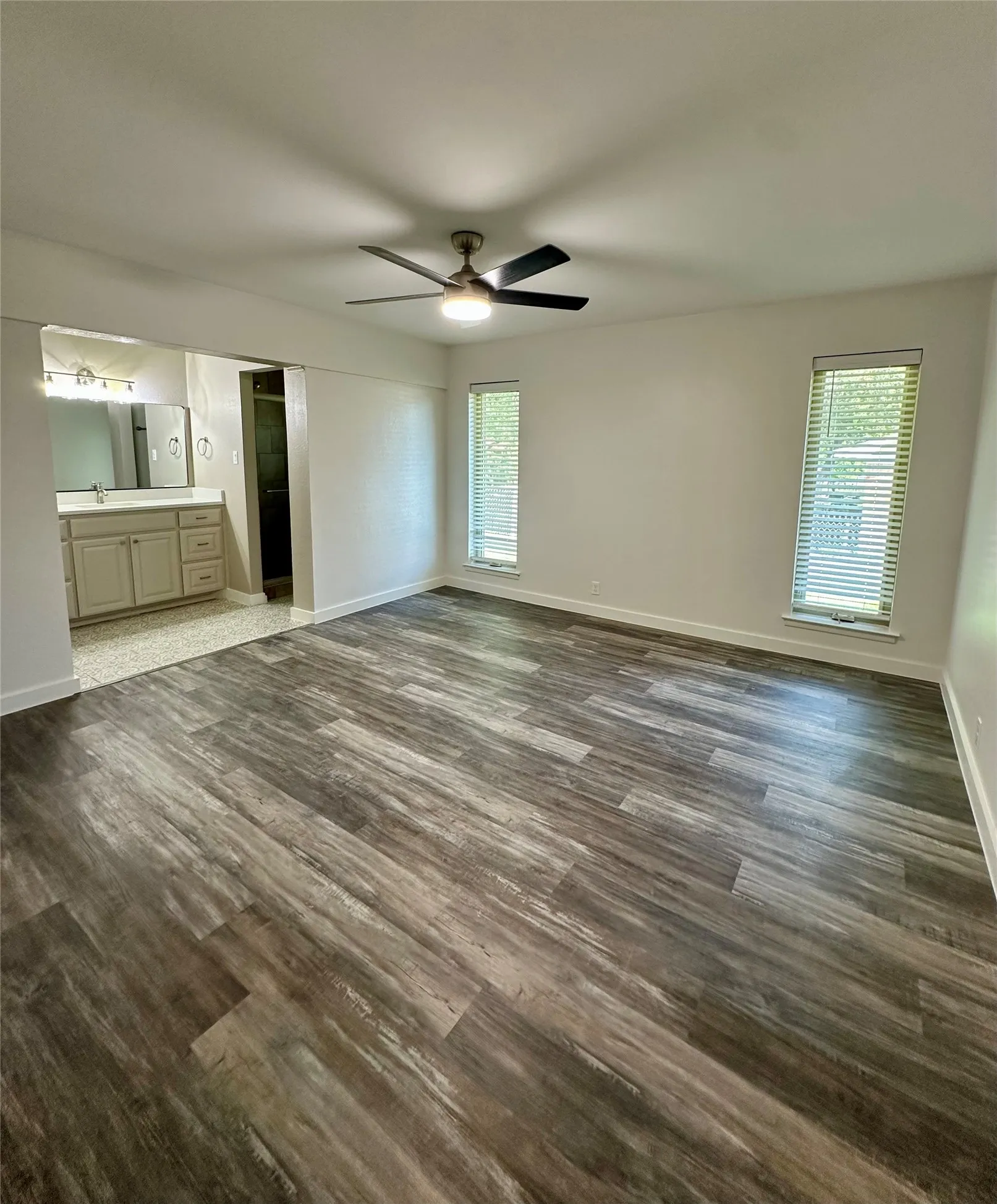 Single Family Residence For Rent in Tarrant County , 120 Lakeway Drive, Benbrook, Texas 76126, 3 Bedroom, 2 Bathroom, 2 Garage spaces, 1,561 Sqft, built in 1970, mls#21396056, Real Estate Agent in Benbrook, Homes For Rent in Tarrant county, Homes For Rent in Benbrook, Realtor in Benbrook Texas, Real Estate Brokerage Independent Realty Texas, Luminita Cordes Realtor