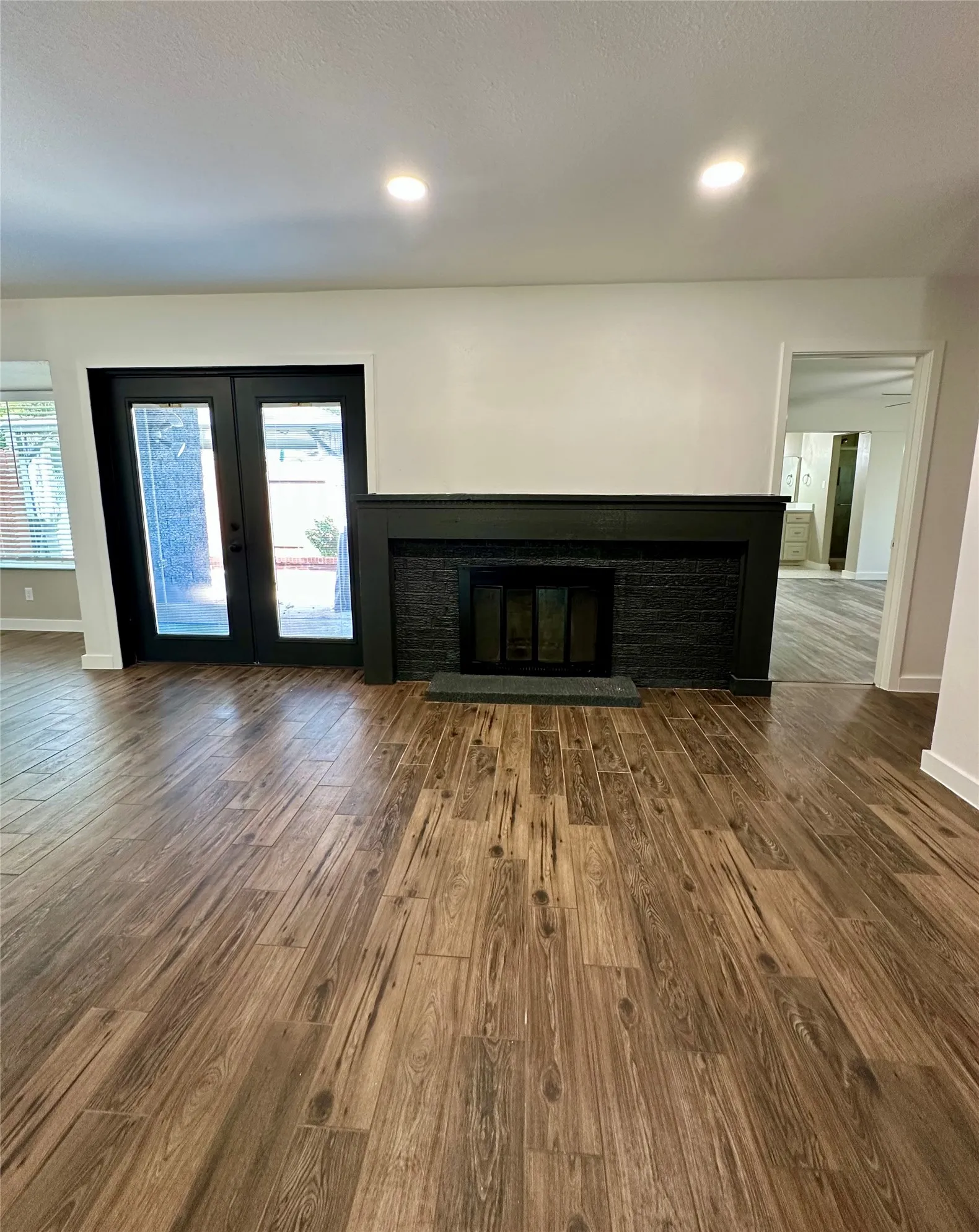 Single Family Residence For Rent in Tarrant County , 120 Lakeway Drive, Benbrook, Texas 76126, 3 Bedroom, 2 Bathroom, 2 Garage spaces, 1,561 Sqft, built in 1970, mls#21396056, Real Estate Agent in Benbrook, Homes For Rent in Tarrant county, Homes For Rent in Benbrook, Realtor in Benbrook Texas, Real Estate Brokerage Independent Realty Texas, Luminita Cordes Realtor