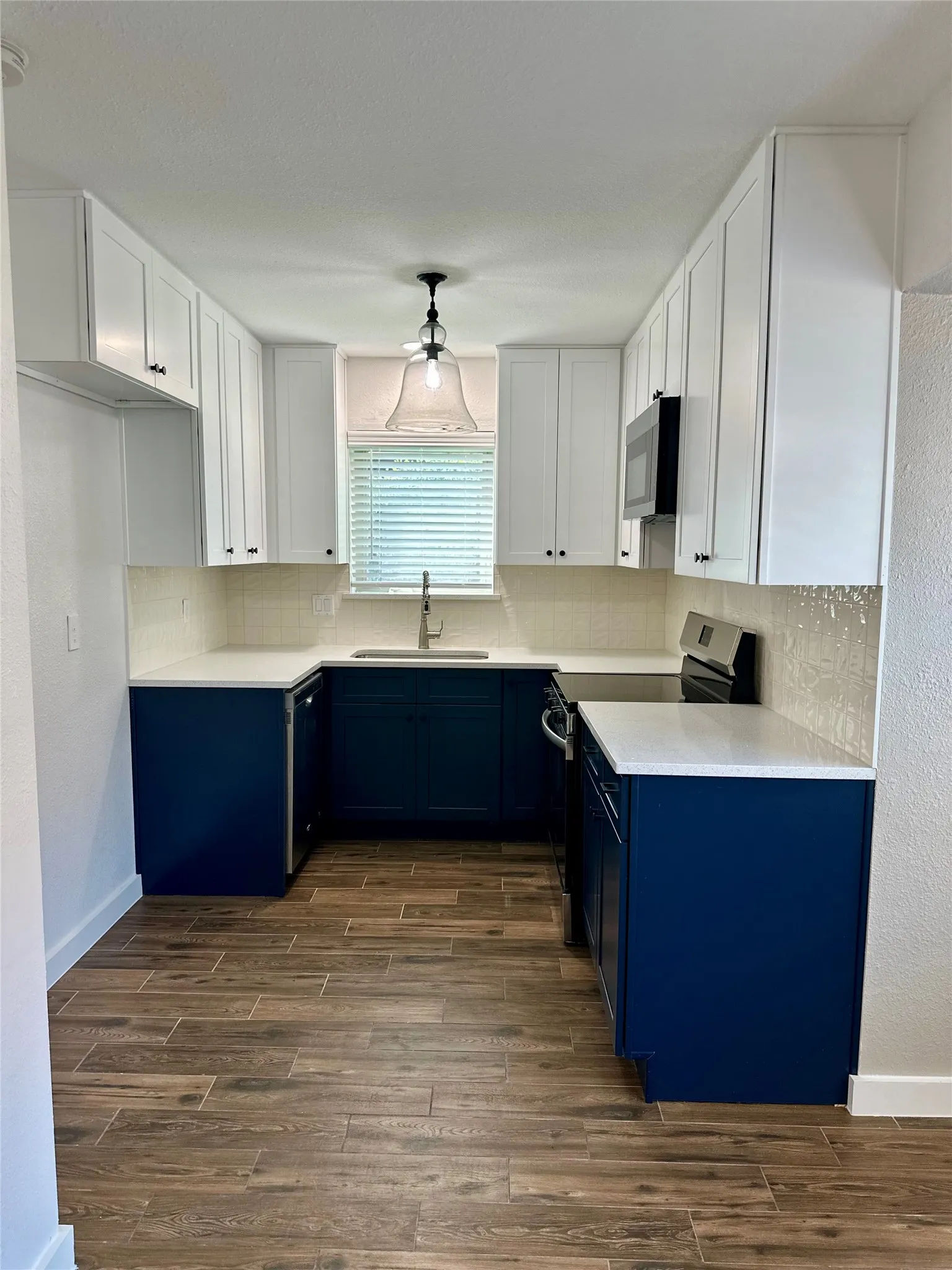 Single Family Residence For Rent in Tarrant County , 120 Lakeway Drive, Benbrook, Texas 76126, 3 Bedroom, 2 Bathroom, 2 Garage spaces, 1,561 Sqft, built in 1970, mls#21396056, Real Estate Agent in Benbrook, Homes For Rent in Tarrant county, Homes For Rent in Benbrook, Realtor in Benbrook Texas, Real Estate Brokerage Independent Realty Texas, Luminita Cordes Realtor