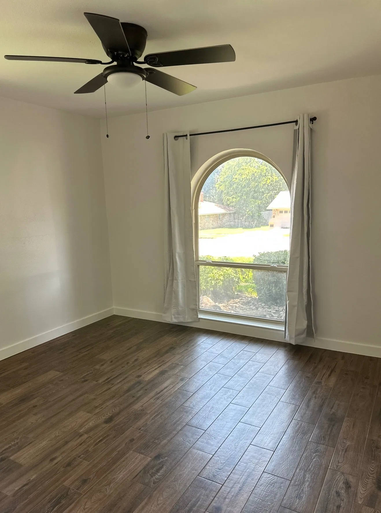 Single Family Residence For Rent in Tarrant County , 120 Lakeway Drive, Benbrook, Texas 76126, 3 Bedroom, 2 Bathroom, 2 Garage spaces, 1,561 Sqft, built in 1970, mls#21396056, Real Estate Agent in Benbrook, Homes For Rent in Tarrant county, Homes For Rent in Benbrook, Realtor in Benbrook Texas, Real Estate Brokerage Independent Realty Texas, Luminita Cordes Realtor