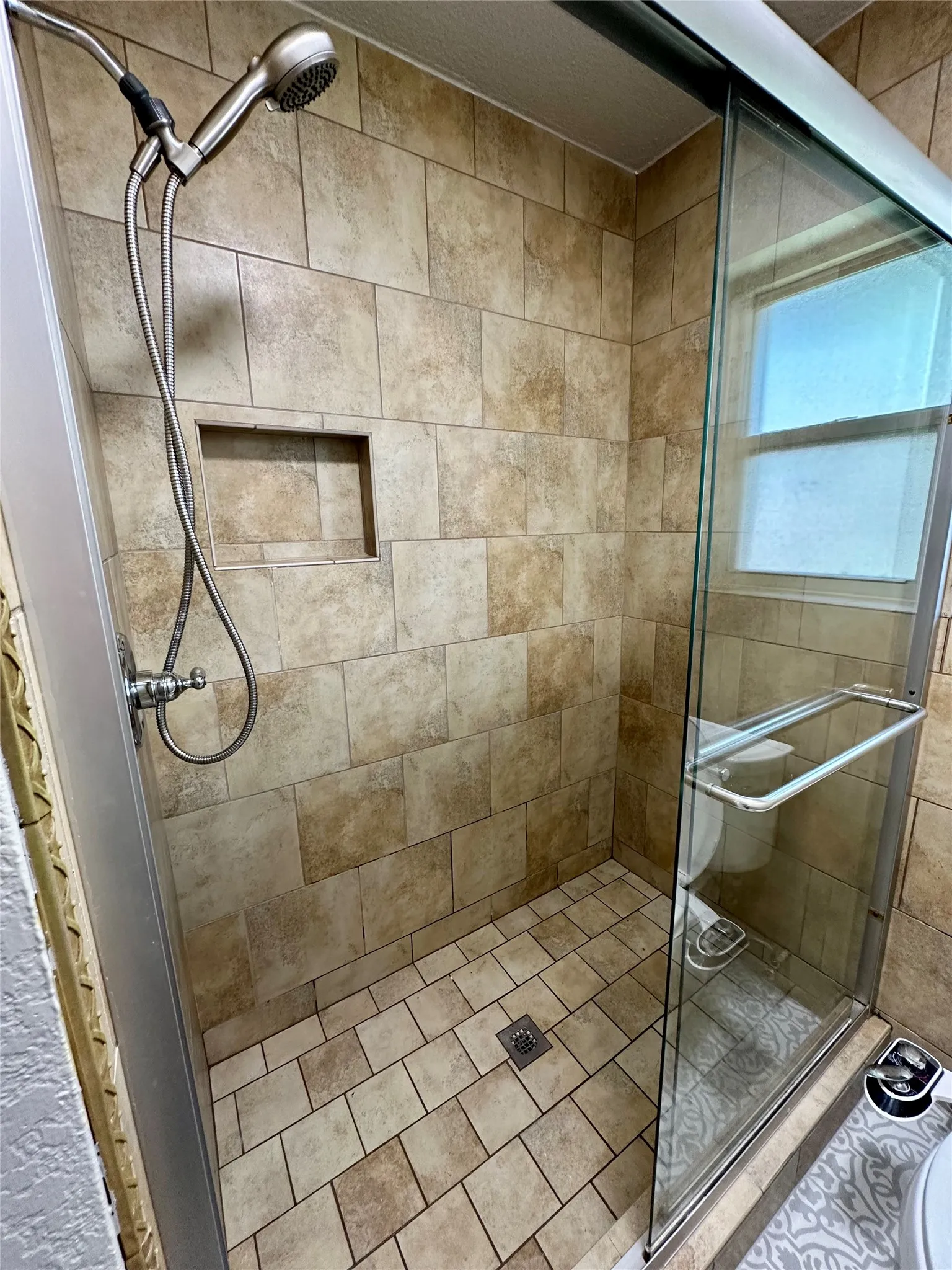 Single Family Residence For Rent in Tarrant County , 120 Lakeway Drive, Benbrook, Texas 76126, 3 Bedroom, 2 Bathroom, 2 Garage spaces, 1,561 Sqft, built in 1970, mls#21396056, Real Estate Agent in Benbrook, Homes For Rent in Tarrant county, Homes For Rent in Benbrook, Realtor in Benbrook Texas, Real Estate Brokerage Independent Realty Texas, Luminita Cordes Realtor