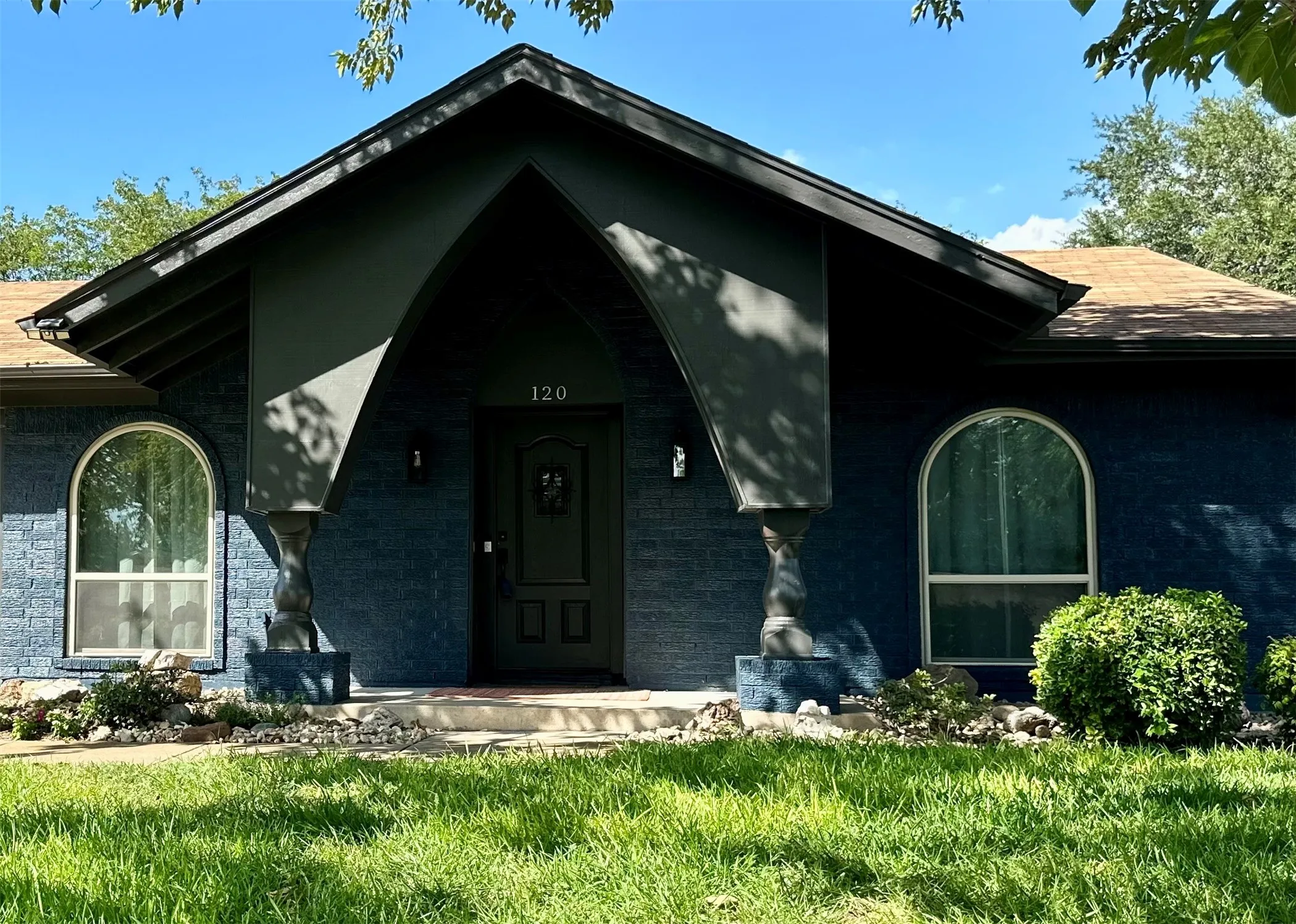 Single Family Residence For Rent in Tarrant County , 120 Lakeway Drive, Benbrook, Texas 76126, 3 Bedroom, 2 Bathroom, 2 Garage spaces, 1,561 Sqft, built in 1970, mls#21396056, Real Estate Agent in Benbrook, Homes For Rent in Tarrant county, Homes For Rent in Benbrook, Realtor in Benbrook Texas, Real Estate Brokerage Independent Realty Texas, Luminita Cordes Realtor