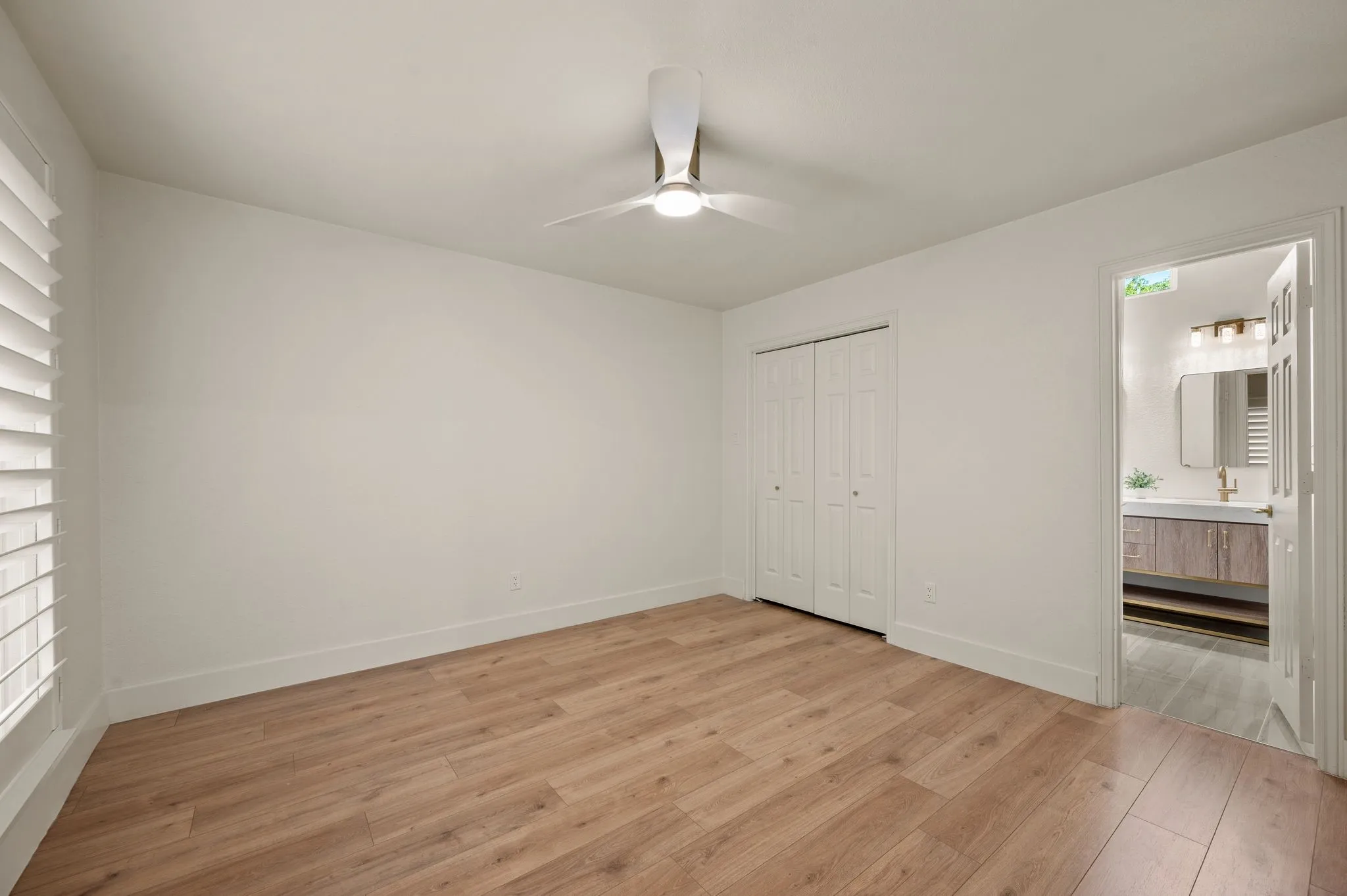 Single Family Residence For Sale in Tarrant County , 2905 Crestline Drive, Grapevine, Texas 76051, 3 Bedroom, 3 Bathroom, 2 Garage spaces, 2,523 Sqft, built in 1985, mls#21366665, Real Estate Agent in Grapevine, Homes For Sale in Tarrant county, Homes For Sale in Grapevine, Realtor in Grapevine Texas, Real Estate Brokerage Independent Realty Texas, Luminita Cordes Realtor