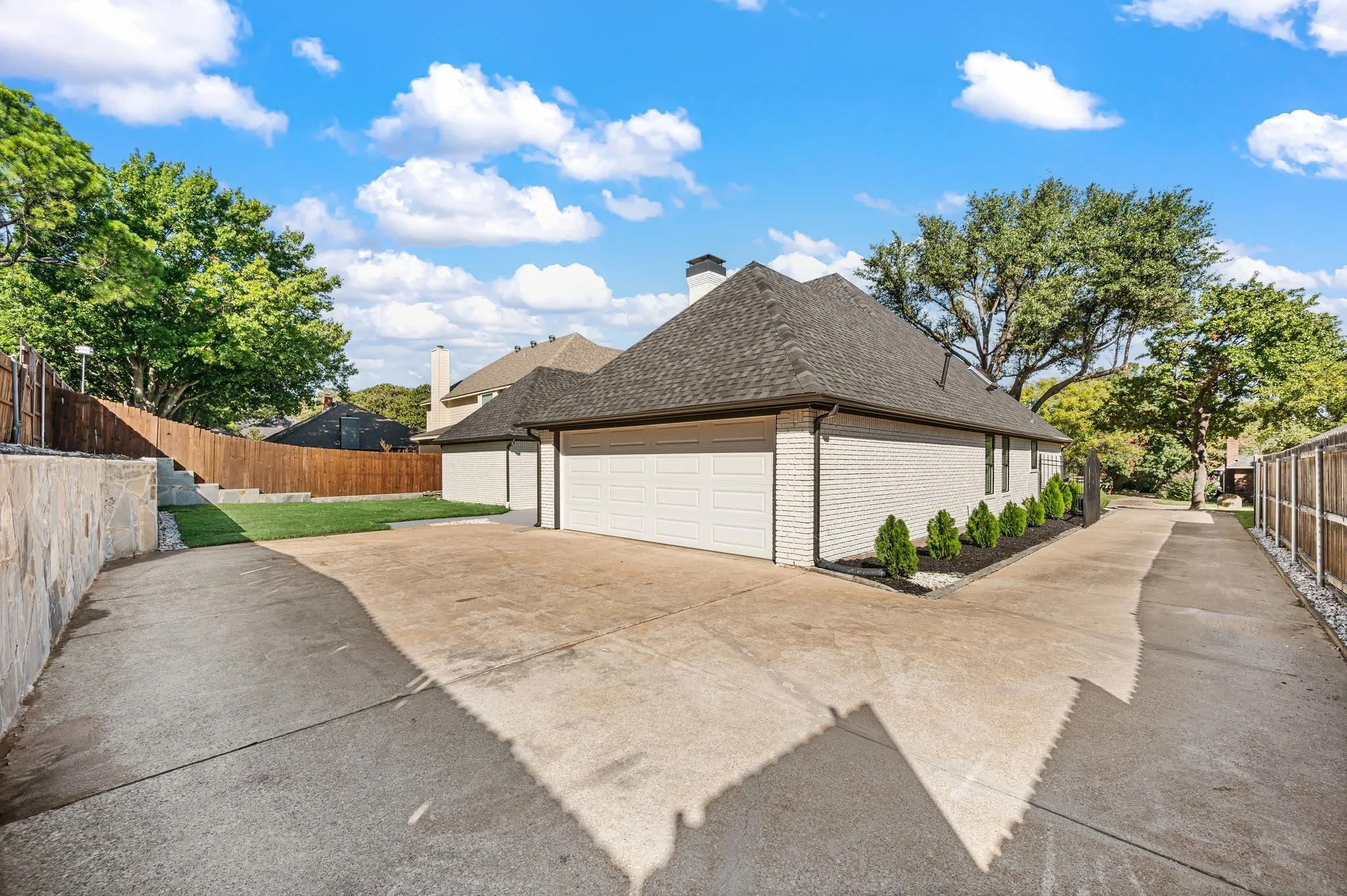 Single Family Residence For Sale in Tarrant County , 2905 Crestline Drive, Grapevine, Texas 76051, 3 Bedroom, 3 Bathroom, 2 Garage spaces, 2,523 Sqft, built in 1985, mls#21366665, Real Estate Agent in Grapevine, Homes For Sale in Tarrant county, Homes For Sale in Grapevine, Realtor in Grapevine Texas, Real Estate Brokerage Independent Realty Texas, Luminita Cordes Realtor