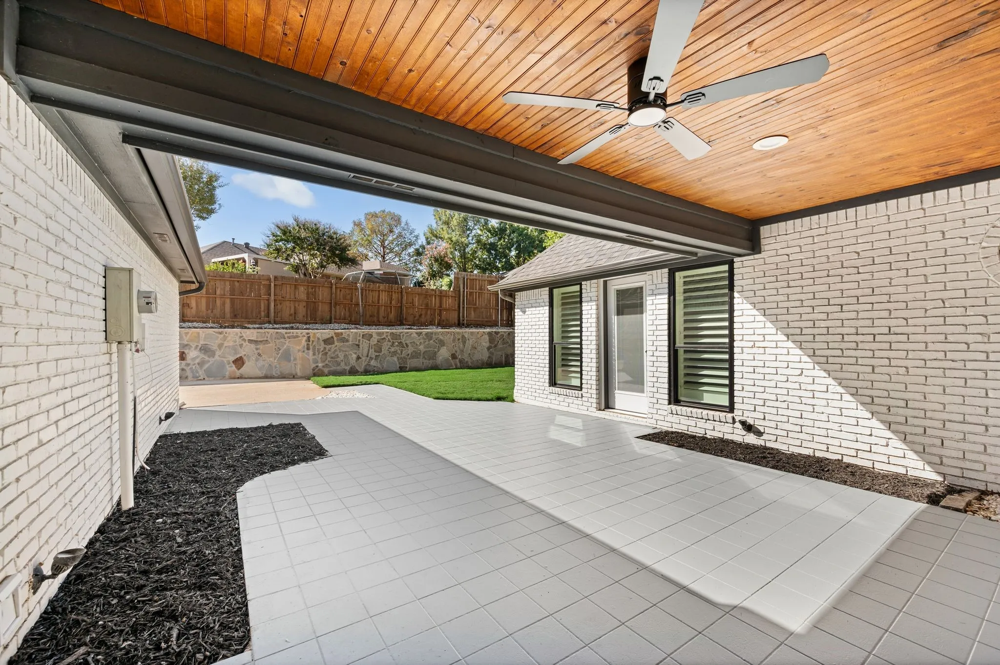 Single Family Residence For Sale in Tarrant County , 2905 Crestline Drive, Grapevine, Texas 76051, 3 Bedroom, 3 Bathroom, 2 Garage spaces, 2,523 Sqft, built in 1985, mls#21366665, Real Estate Agent in Grapevine, Homes For Sale in Tarrant county, Homes For Sale in Grapevine, Realtor in Grapevine Texas, Real Estate Brokerage Independent Realty Texas, Luminita Cordes Realtor
