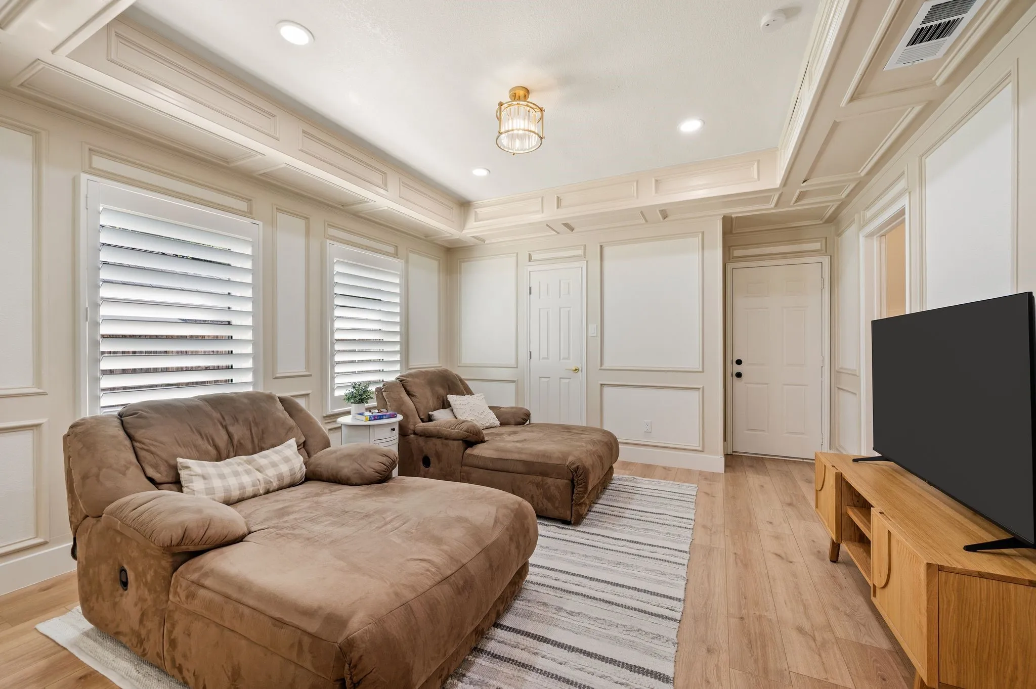 Single Family Residence For Sale in Tarrant County , 2905 Crestline Drive, Grapevine, Texas 76051, 3 Bedroom, 3 Bathroom, 2 Garage spaces, 2,523 Sqft, built in 1985, mls#21366665, Real Estate Agent in Grapevine, Homes For Sale in Tarrant county, Homes For Sale in Grapevine, Realtor in Grapevine Texas, Real Estate Brokerage Independent Realty Texas, Luminita Cordes Realtor