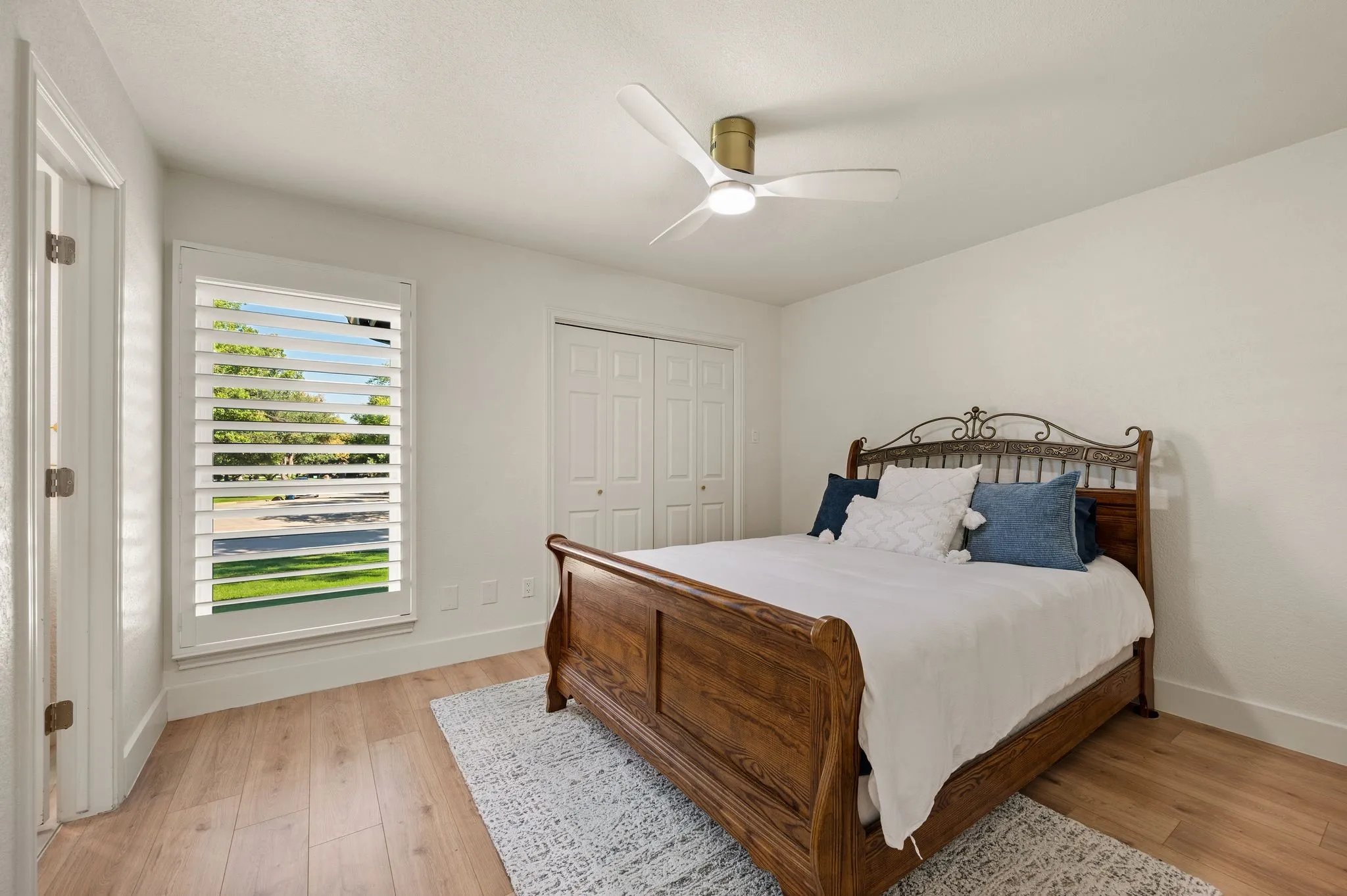 Single Family Residence For Sale in Tarrant County , 2905 Crestline Drive, Grapevine, Texas 76051, 3 Bedroom, 3 Bathroom, 2 Garage spaces, 2,523 Sqft, built in 1985, mls#21366665, Real Estate Agent in Grapevine, Homes For Sale in Tarrant county, Homes For Sale in Grapevine, Realtor in Grapevine Texas, Real Estate Brokerage Independent Realty Texas, Luminita Cordes Realtor