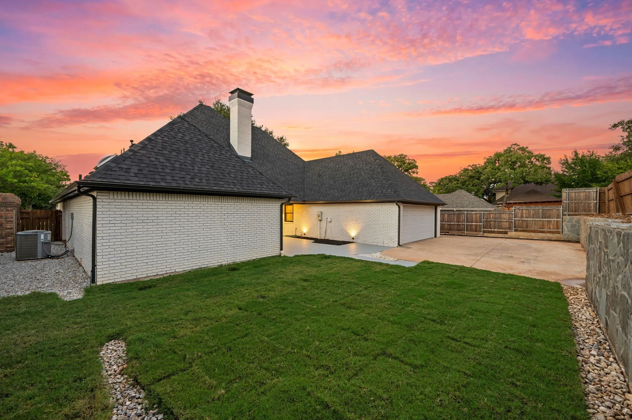 Single Family Residence For Sale in Tarrant County , 2905 Crestline Drive, Grapevine, Texas 76051, 3 Bedroom, 3 Bathroom, 2 Garage spaces, 2,523 Sqft, built in 1985, mls#21366665, Real Estate Agent in Grapevine, Homes For Sale in Tarrant county, Homes For Sale in Grapevine, Realtor in Grapevine Texas, Real Estate Brokerage Independent Realty Texas, Luminita Cordes Realtor