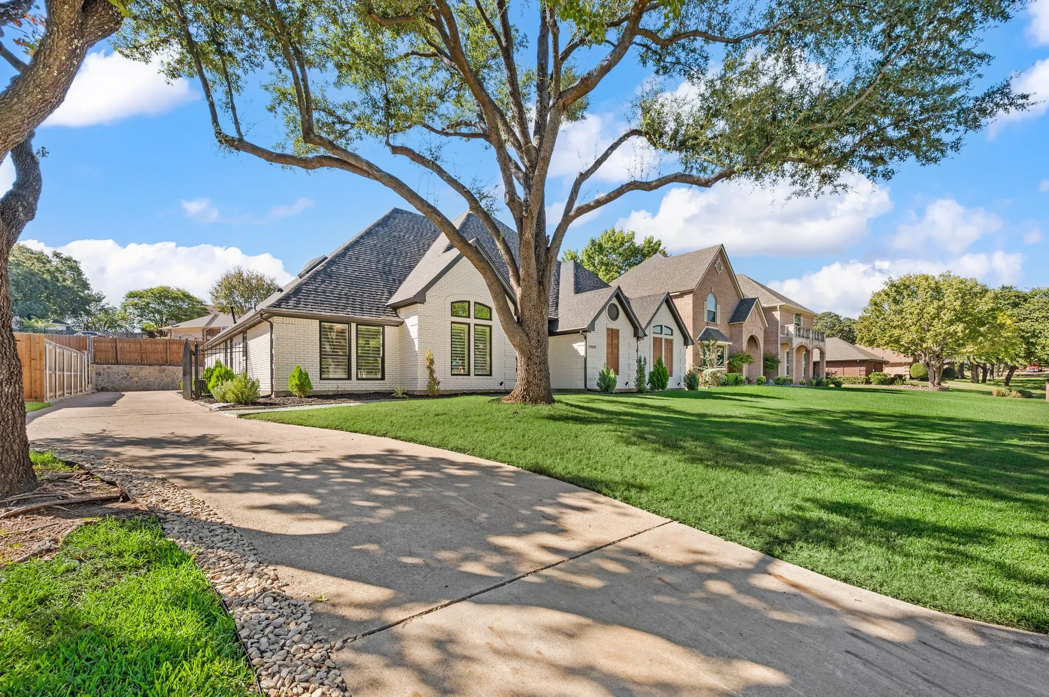 Single Family Residence For Sale in Tarrant County , 2905 Crestline Drive, Grapevine, Texas 76051, 3 Bedroom, 3 Bathroom, 2 Garage spaces, 2,523 Sqft, built in 1985, mls#21366665, Real Estate Agent in Grapevine, Homes For Sale in Tarrant county, Homes For Sale in Grapevine, Realtor in Grapevine Texas, Real Estate Brokerage Independent Realty Texas, Luminita Cordes Realtor