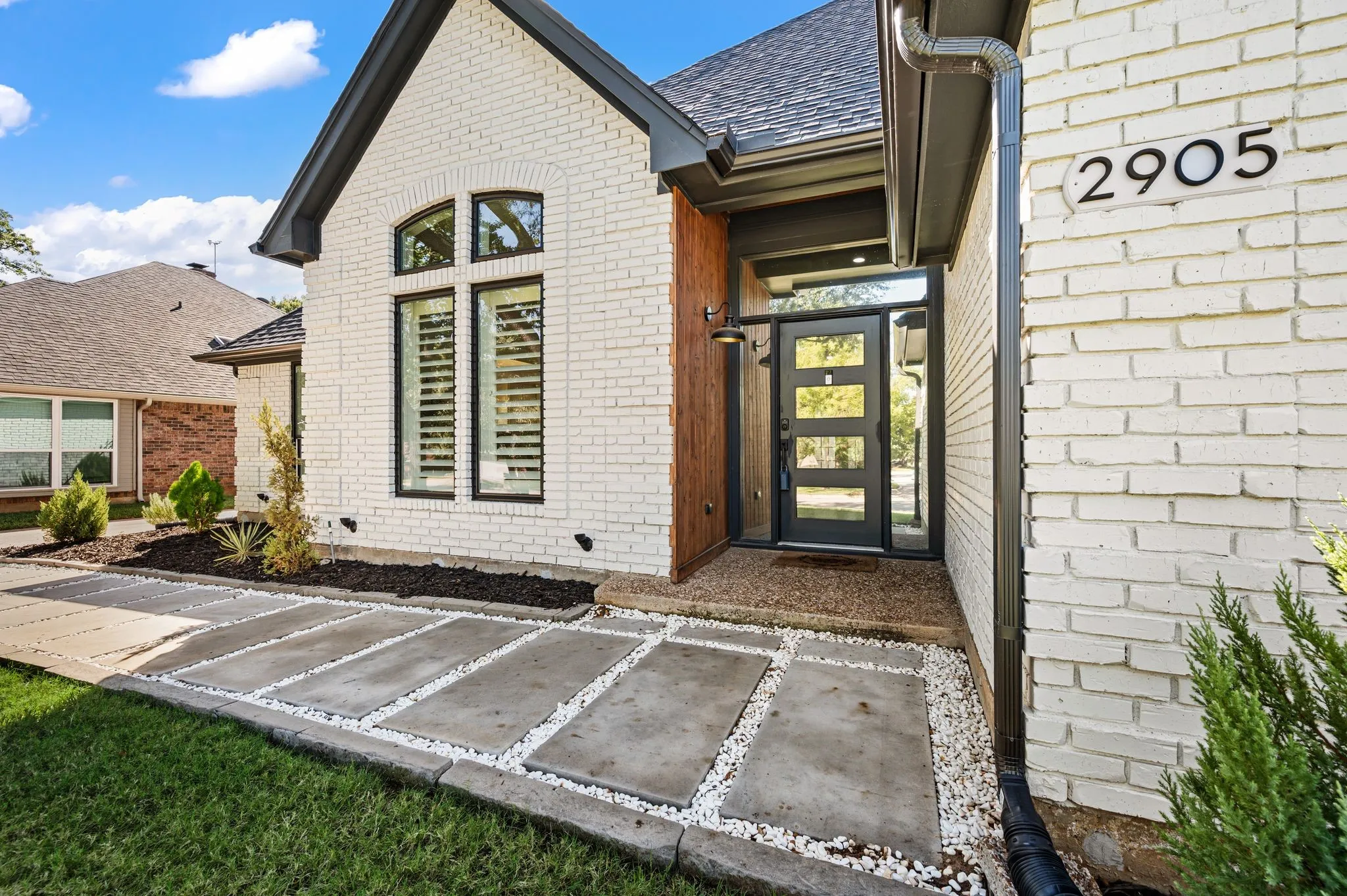 Single Family Residence For Sale in Tarrant County , 2905 Crestline Drive, Grapevine, Texas 76051, 3 Bedroom, 3 Bathroom, 2 Garage spaces, 2,523 Sqft, built in 1985, mls#21366665, Real Estate Agent in Grapevine, Homes For Sale in Tarrant county, Homes For Sale in Grapevine, Realtor in Grapevine Texas, Real Estate Brokerage Independent Realty Texas, Luminita Cordes Realtor