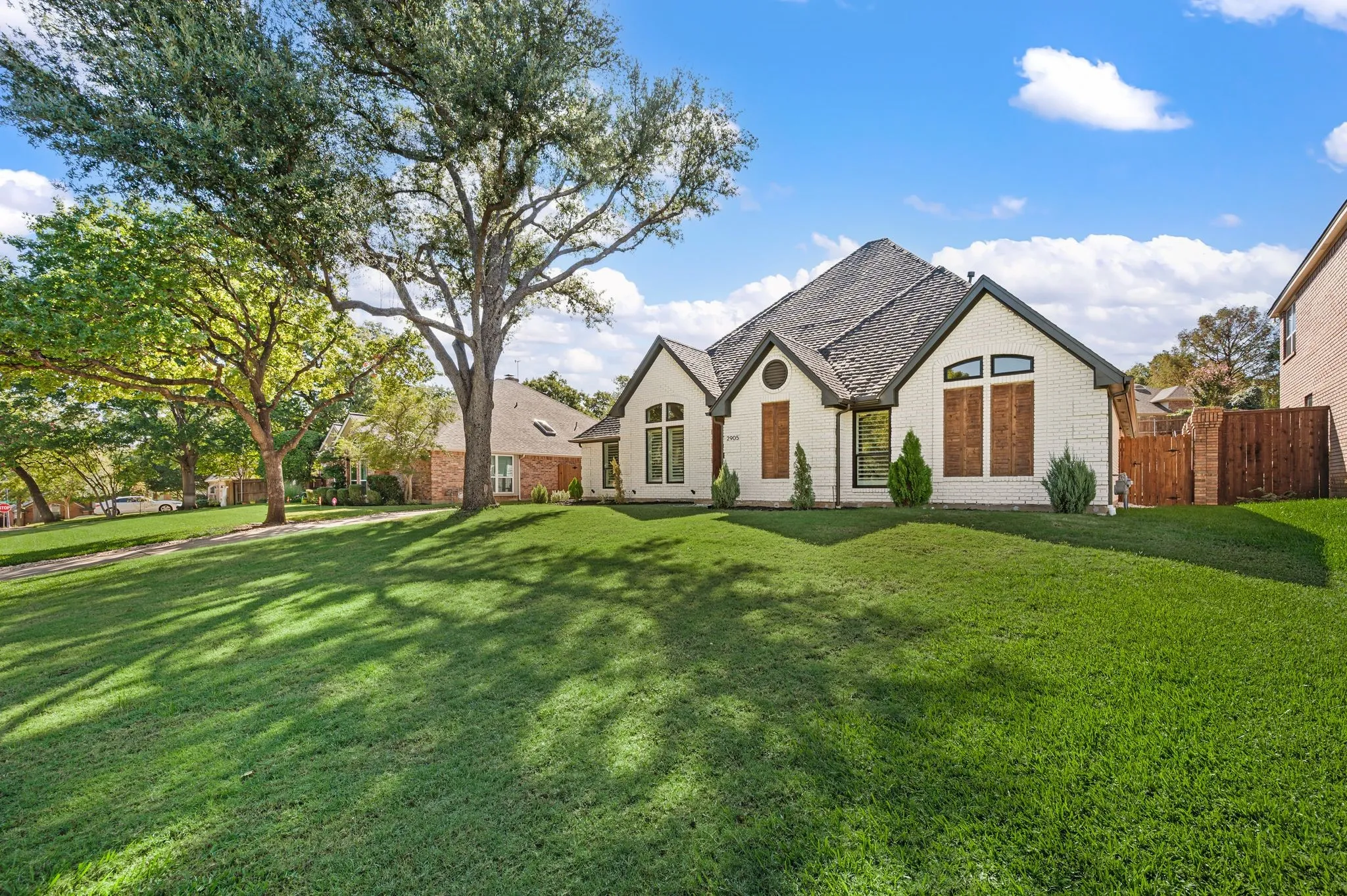 Single Family Residence For Sale in Tarrant County , 2905 Crestline Drive, Grapevine, Texas 76051, 3 Bedroom, 3 Bathroom, 2 Garage spaces, 2,523 Sqft, built in 1985, mls#21366665, Real Estate Agent in Grapevine, Homes For Sale in Tarrant county, Homes For Sale in Grapevine, Realtor in Grapevine Texas, Real Estate Brokerage Independent Realty Texas, Luminita Cordes Realtor