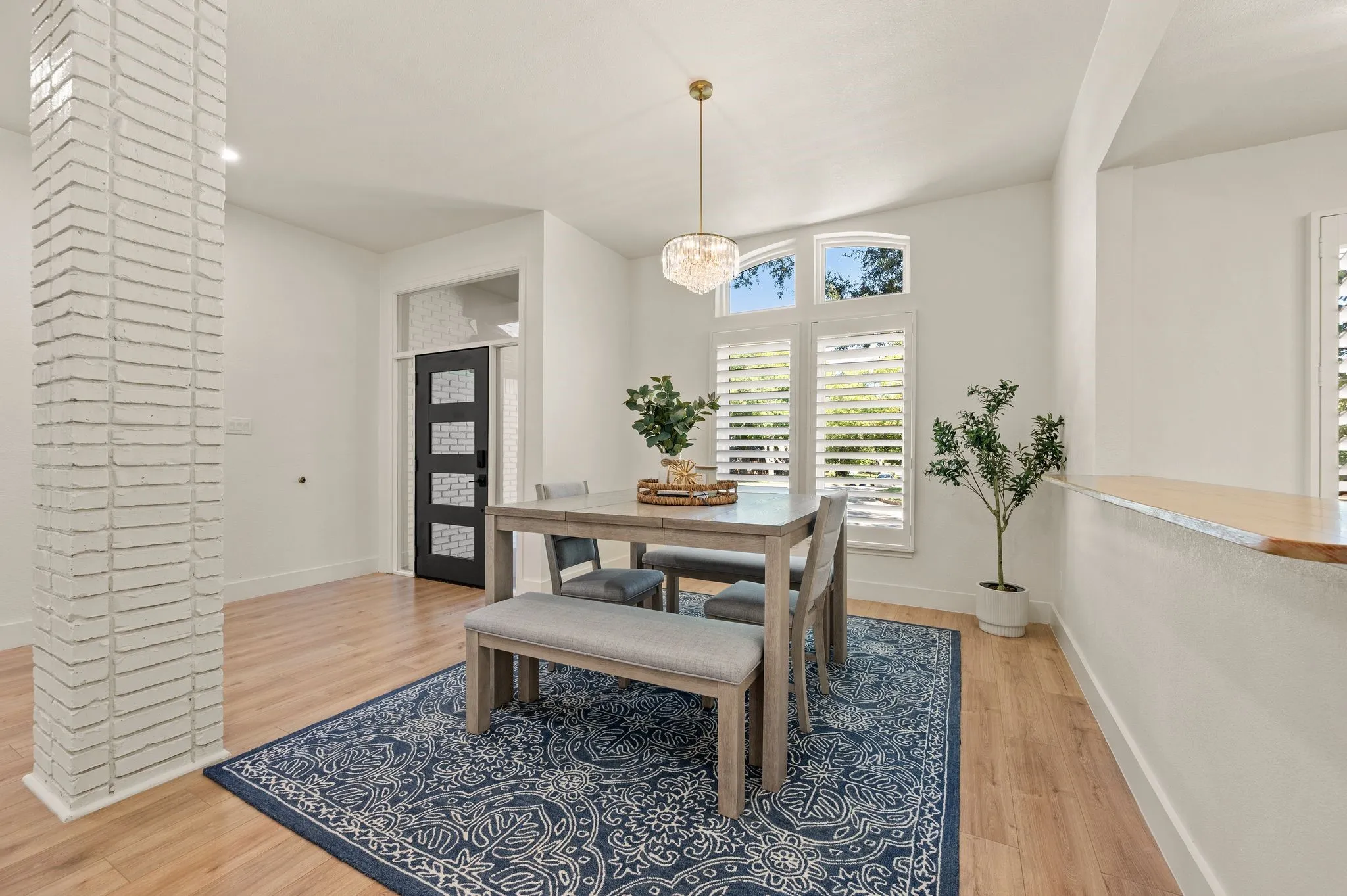 Single Family Residence For Sale in Tarrant County , 2905 Crestline Drive, Grapevine, Texas 76051, 3 Bedroom, 3 Bathroom, 2 Garage spaces, 2,523 Sqft, built in 1985, mls#21366665, Real Estate Agent in Grapevine, Homes For Sale in Tarrant county, Homes For Sale in Grapevine, Realtor in Grapevine Texas, Real Estate Brokerage Independent Realty Texas, Luminita Cordes Realtor