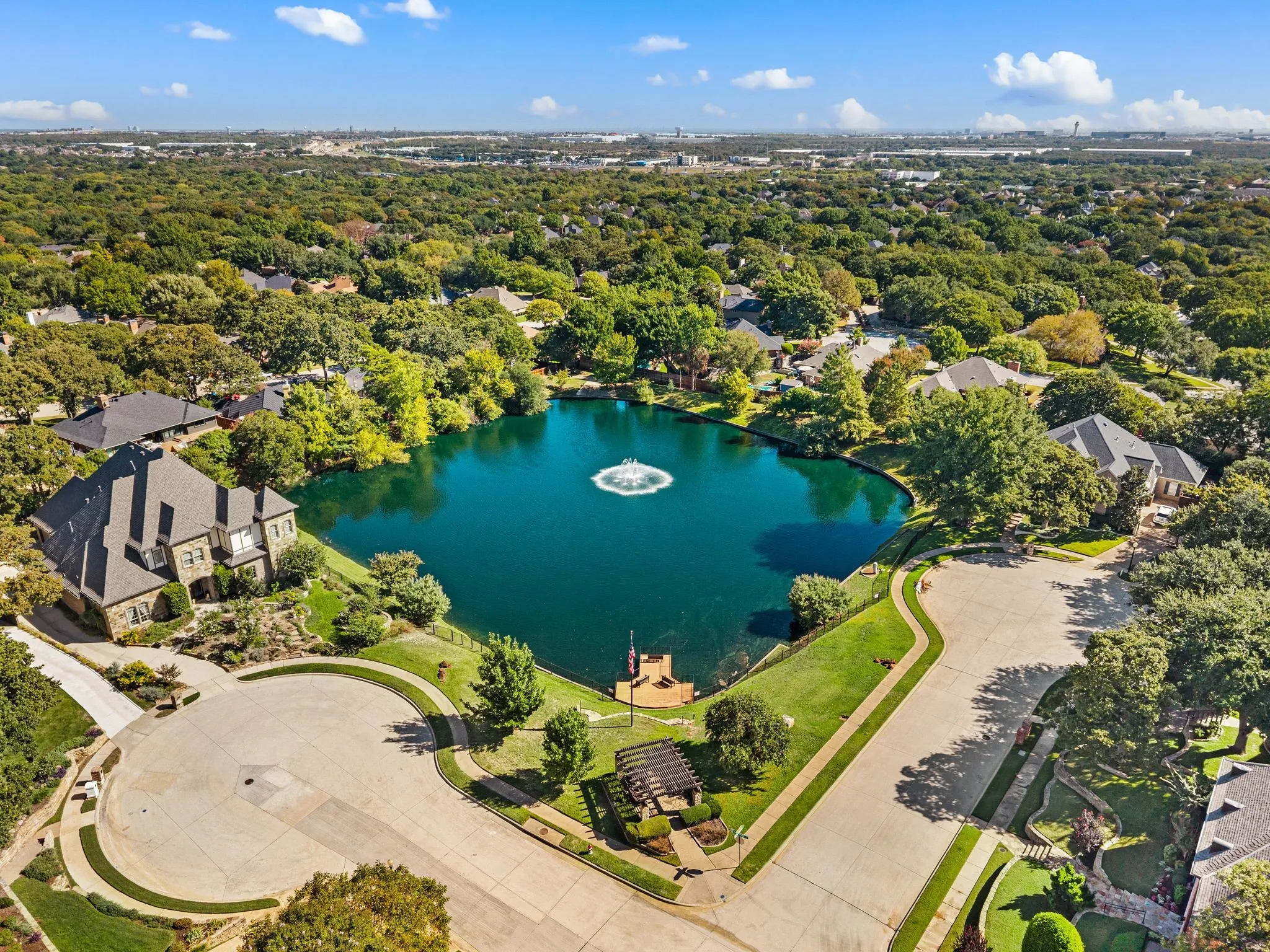 Single Family Residence For Sale in Tarrant County , 2905 Crestline Drive, Grapevine, Texas 76051, 3 Bedroom, 3 Bathroom, 2 Garage spaces, 2,523 Sqft, built in 1985, mls#21366665, Real Estate Agent in Grapevine, Homes For Sale in Tarrant county, Homes For Sale in Grapevine, Realtor in Grapevine Texas, Real Estate Brokerage Independent Realty Texas, Luminita Cordes Realtor