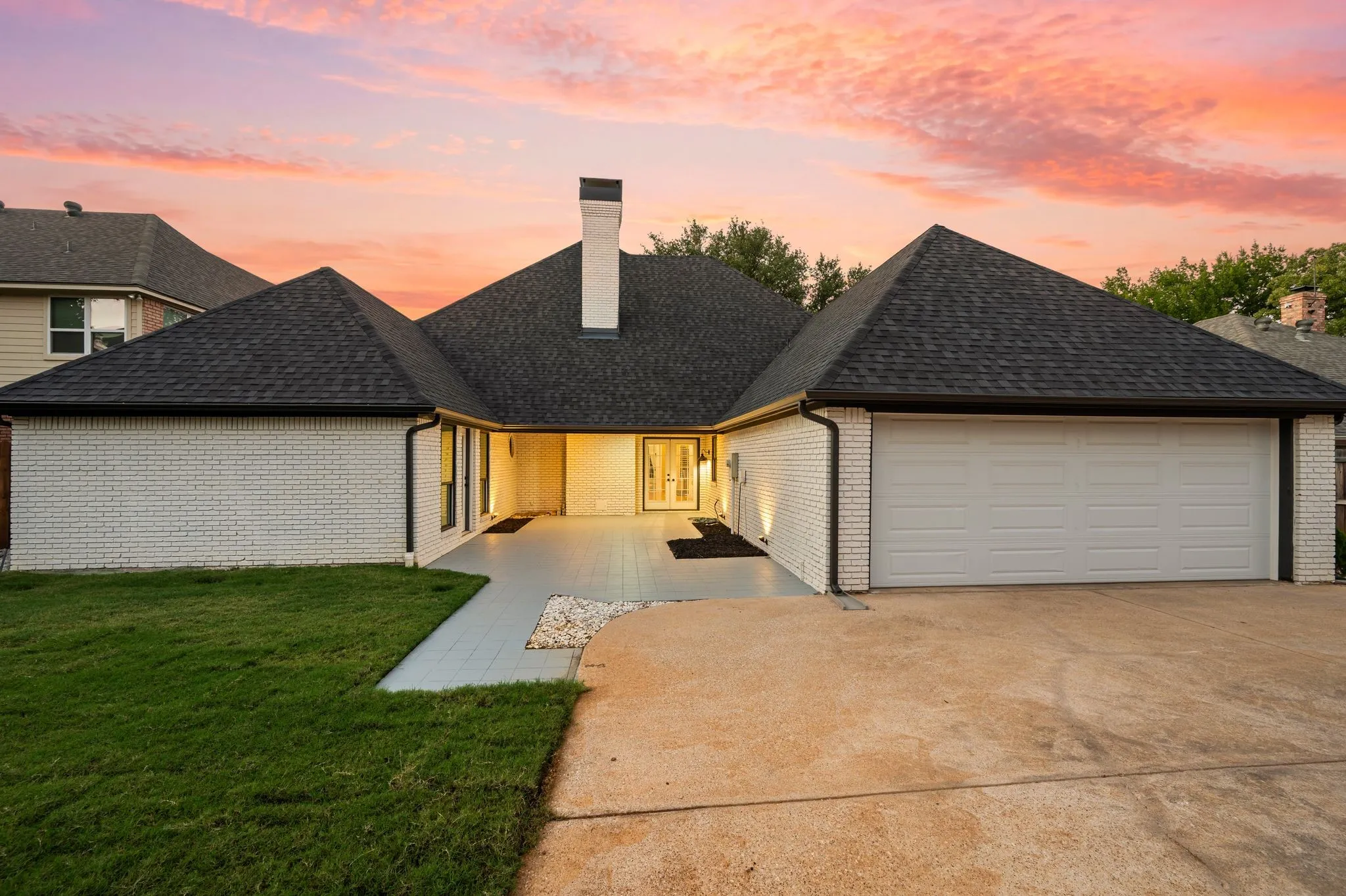 Single Family Residence For Sale in Tarrant County , 2905 Crestline Drive, Grapevine, Texas 76051, 3 Bedroom, 3 Bathroom, 2 Garage spaces, 2,523 Sqft, built in 1985, mls#21366665, Real Estate Agent in Grapevine, Homes For Sale in Tarrant county, Homes For Sale in Grapevine, Realtor in Grapevine Texas, Real Estate Brokerage Independent Realty Texas, Luminita Cordes Realtor